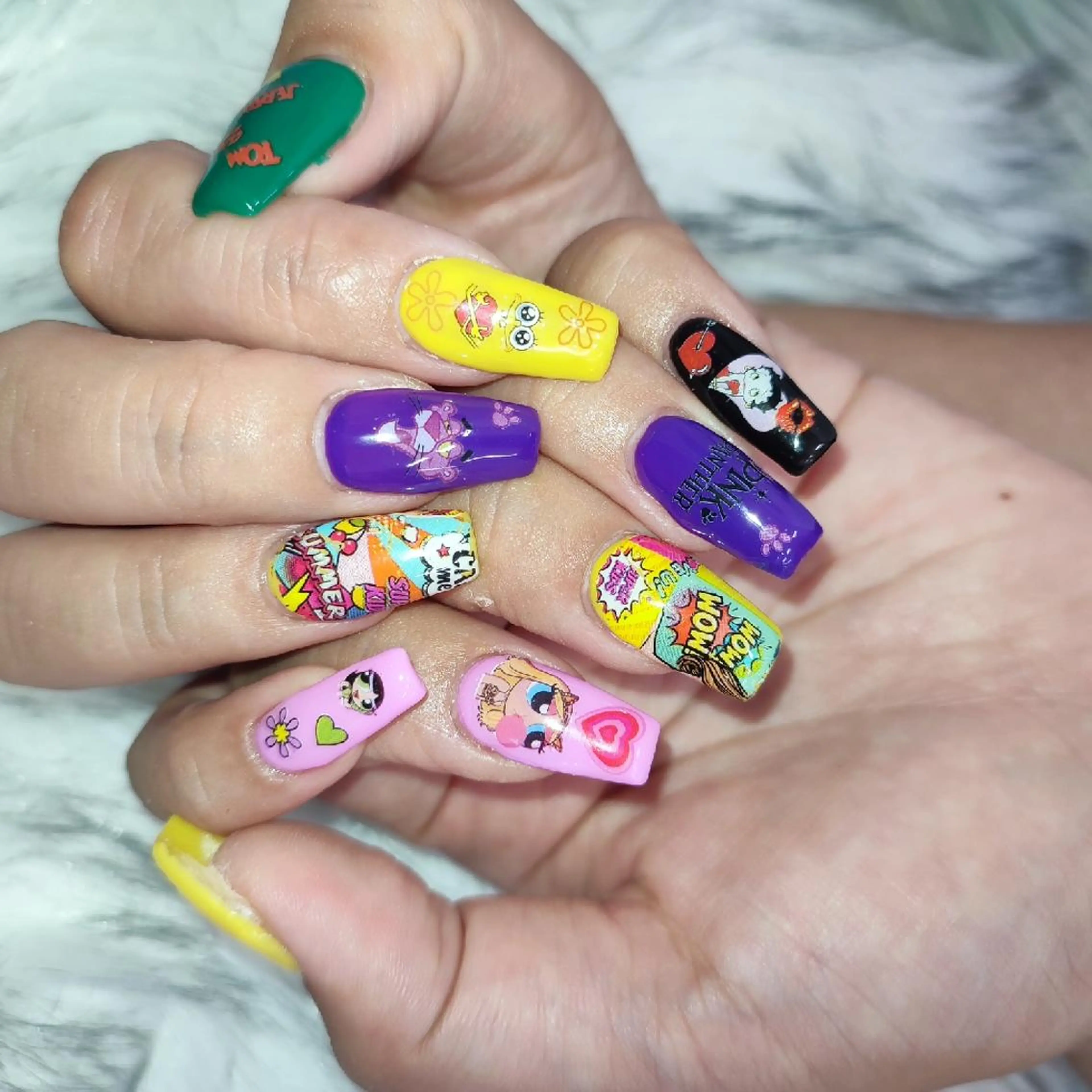 ネイル ハンドネイル RUNWAY 　　の眉毛・アイブロウイメージ