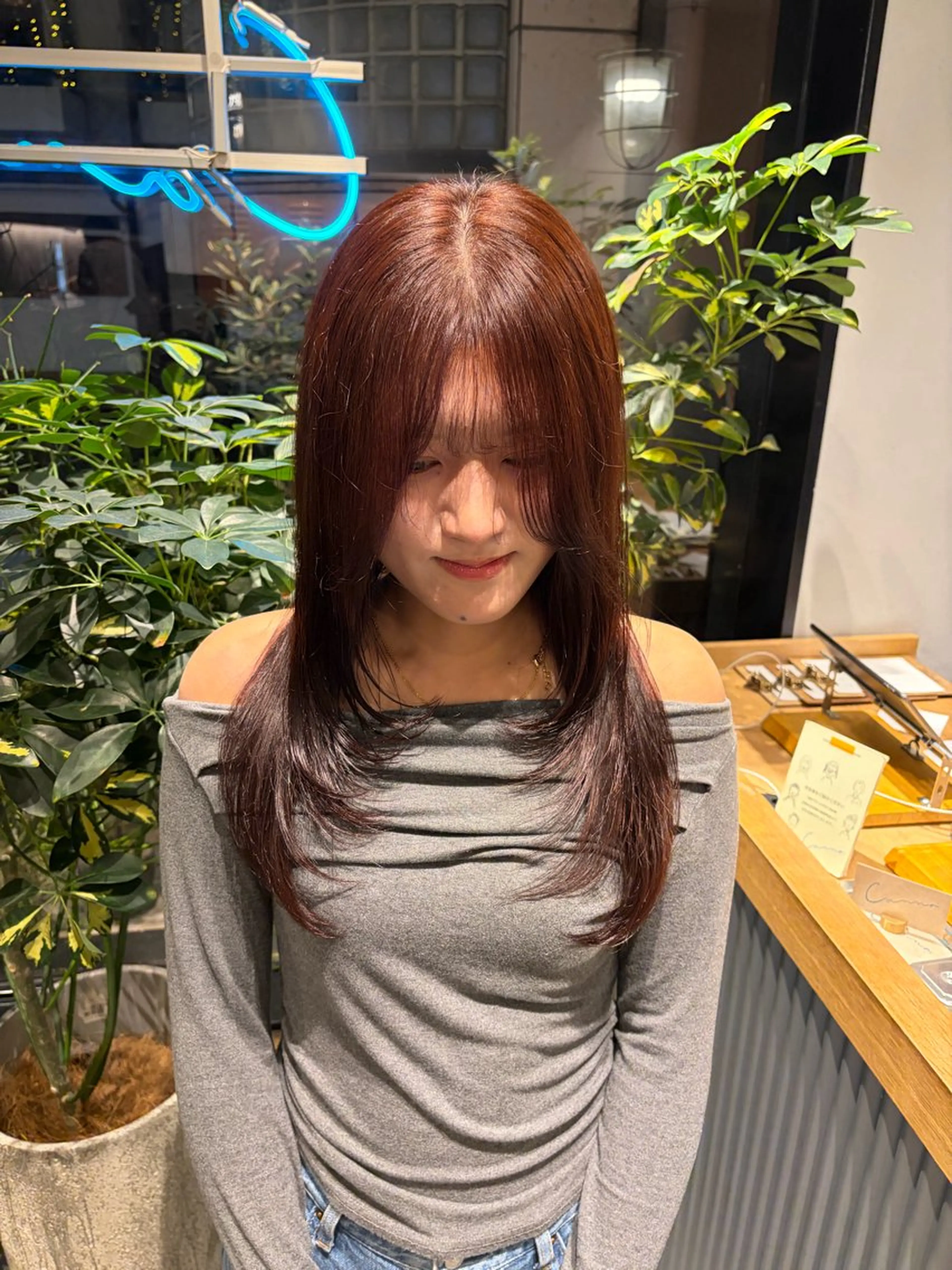 ロング カラー ブリーチ ブリーチなしカラー レッドカラー バイオレットカラー レイヤーカット canna 表参道所属・Canna kotoriのヘアスタイル