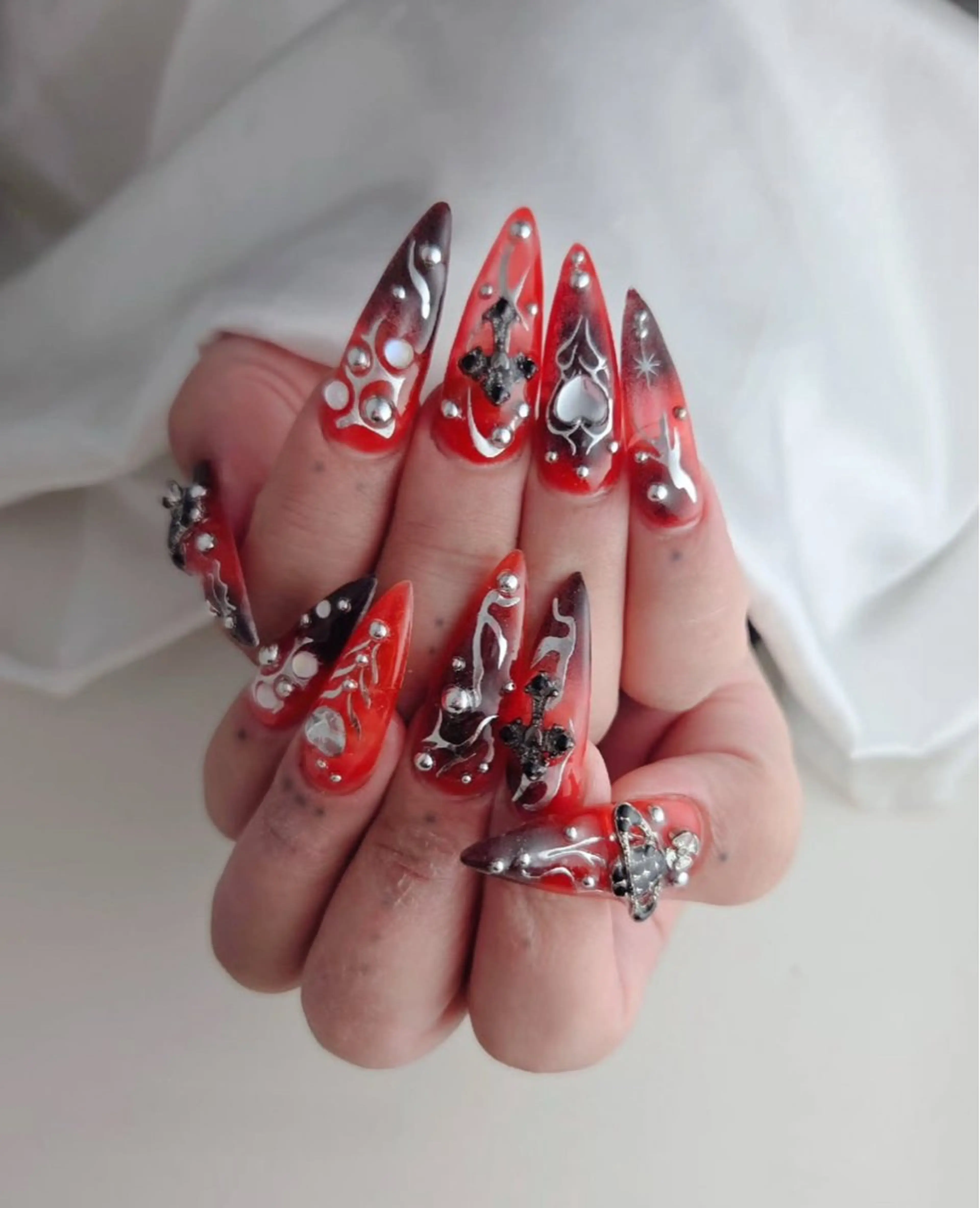 ネイル キラキラネイル マグネットネイル ミラーネイル ニュアンスネイル ワンホンネイル ハンドネイル Lyna 池袋のネイルデザイン