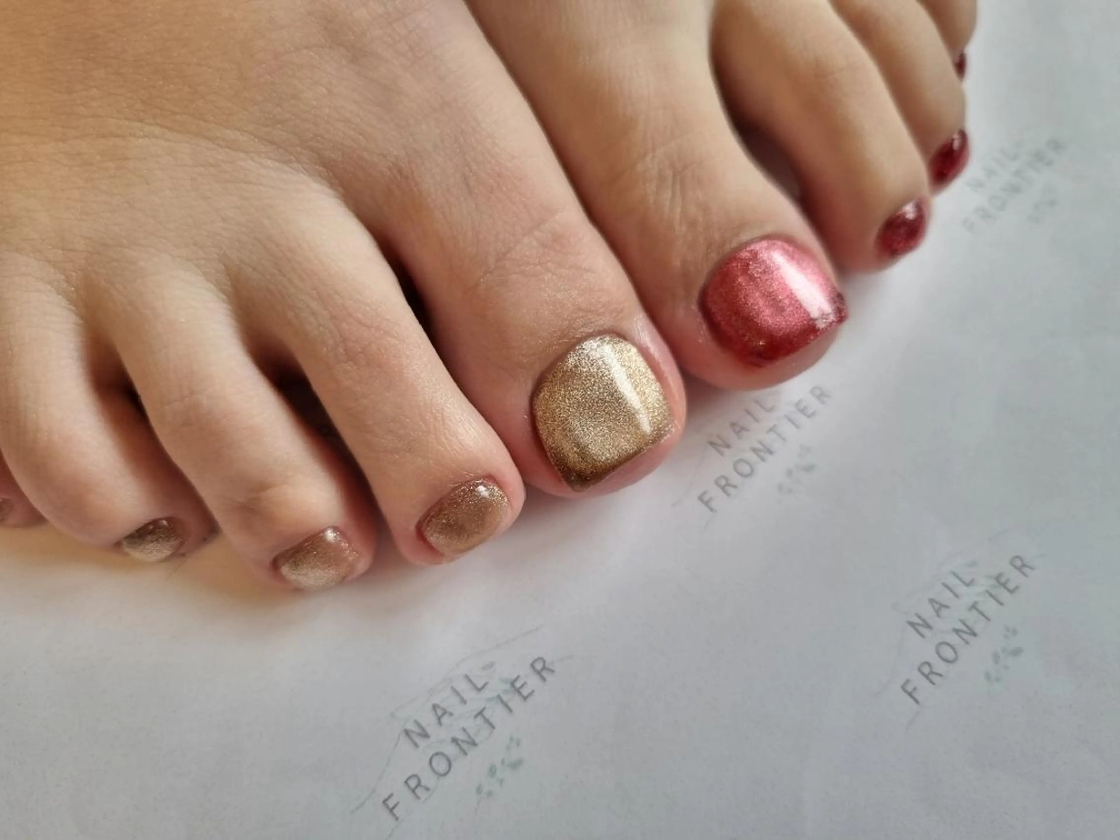 ショート ネイル フットネイル マグネットネイル マグネットワンカラー ワンカラーネイル 吉祥寺🌟 ネイルフロンティアのネイルデザイン