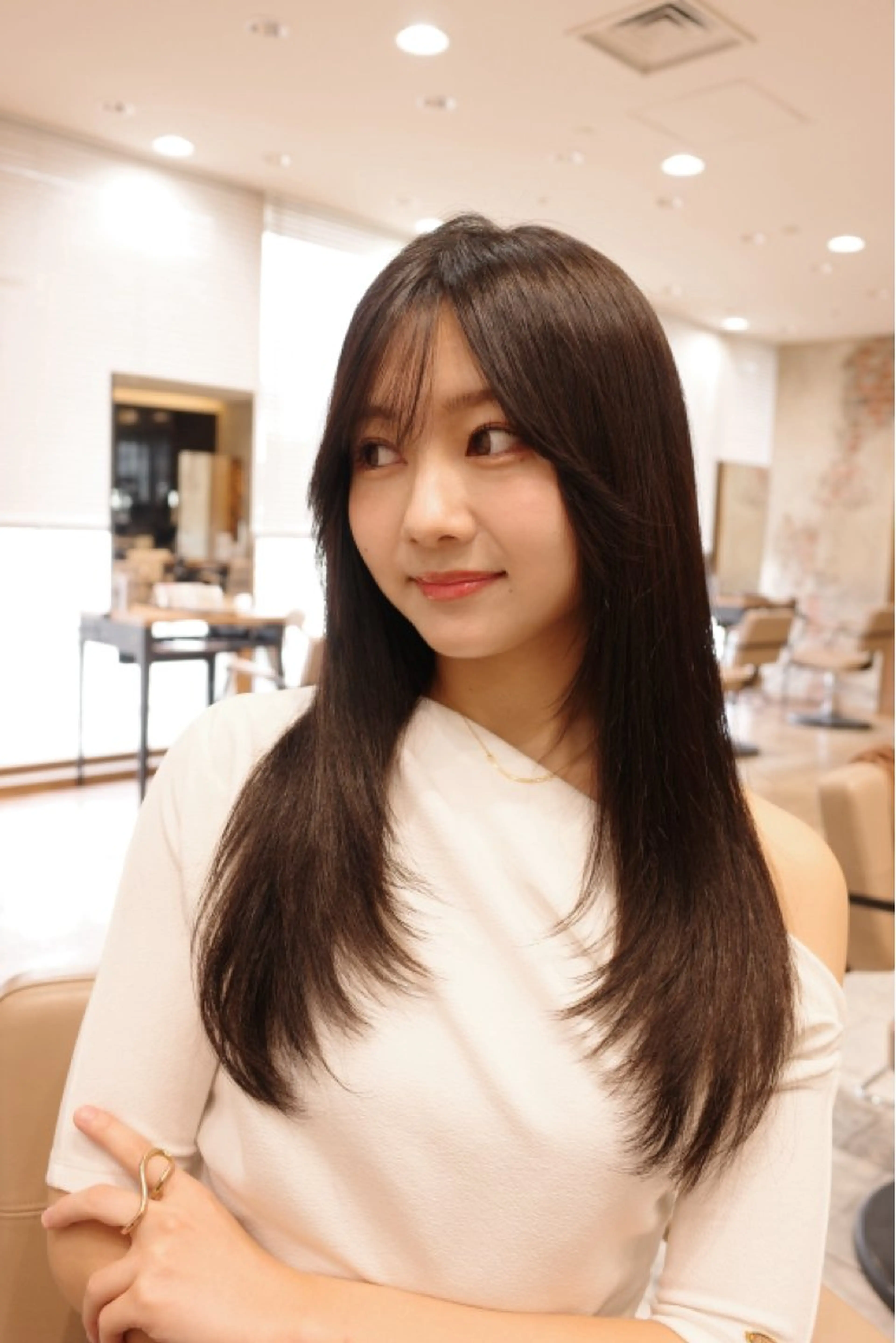 ロング カラー ベージュカラー ブラウンカラー 透明感カラー グレージュ シアーグレージュ カット ヘアカラー トリートメント 韓国くびれヘア 顔まわり新宿/さやかのヘアスタイル