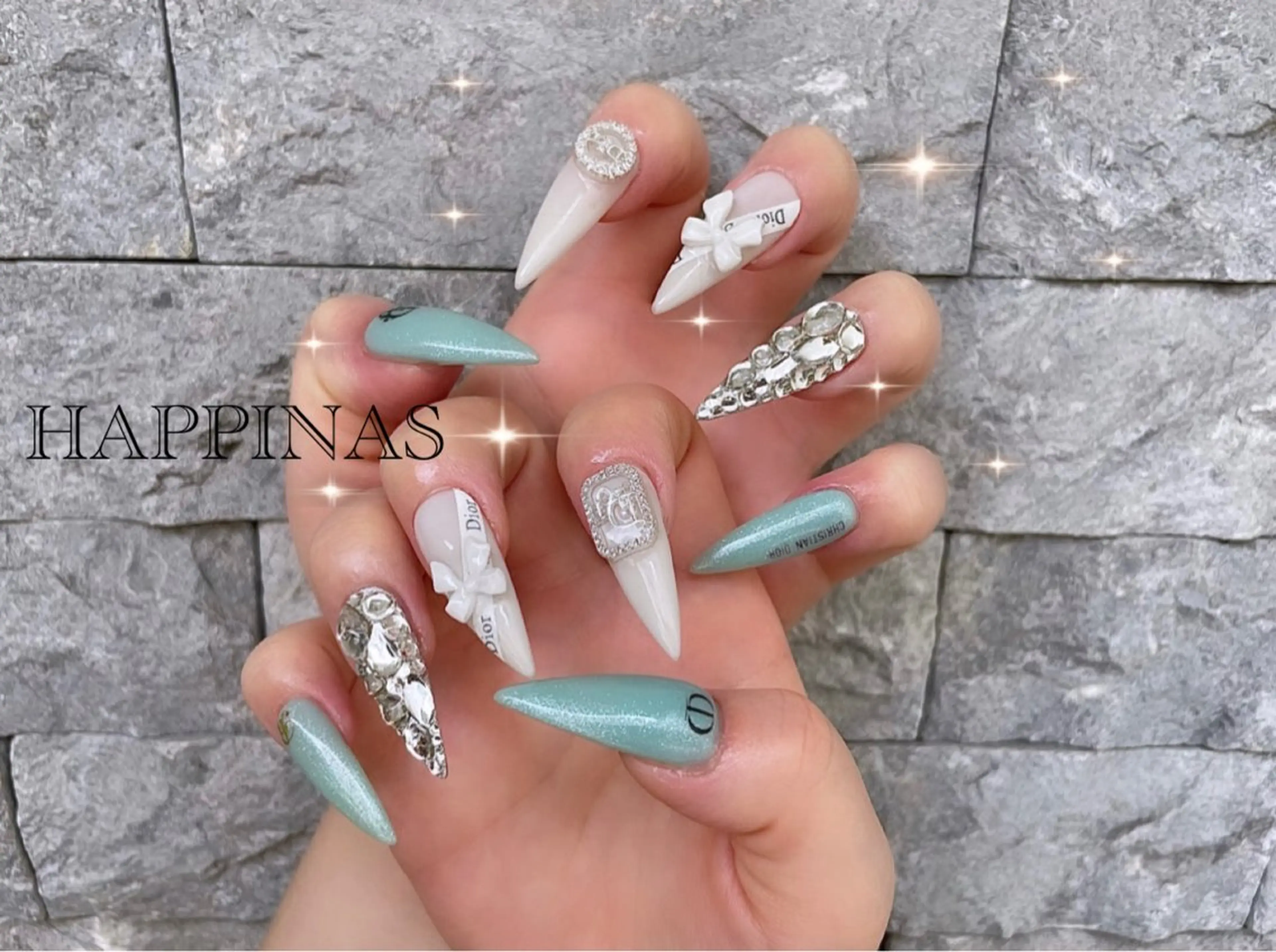 ネイル キラキラネイル ロングネイル リボン スカルプネイル ハンドネイル HAPPINAS Jrネイリスト💅のネイルデザイン