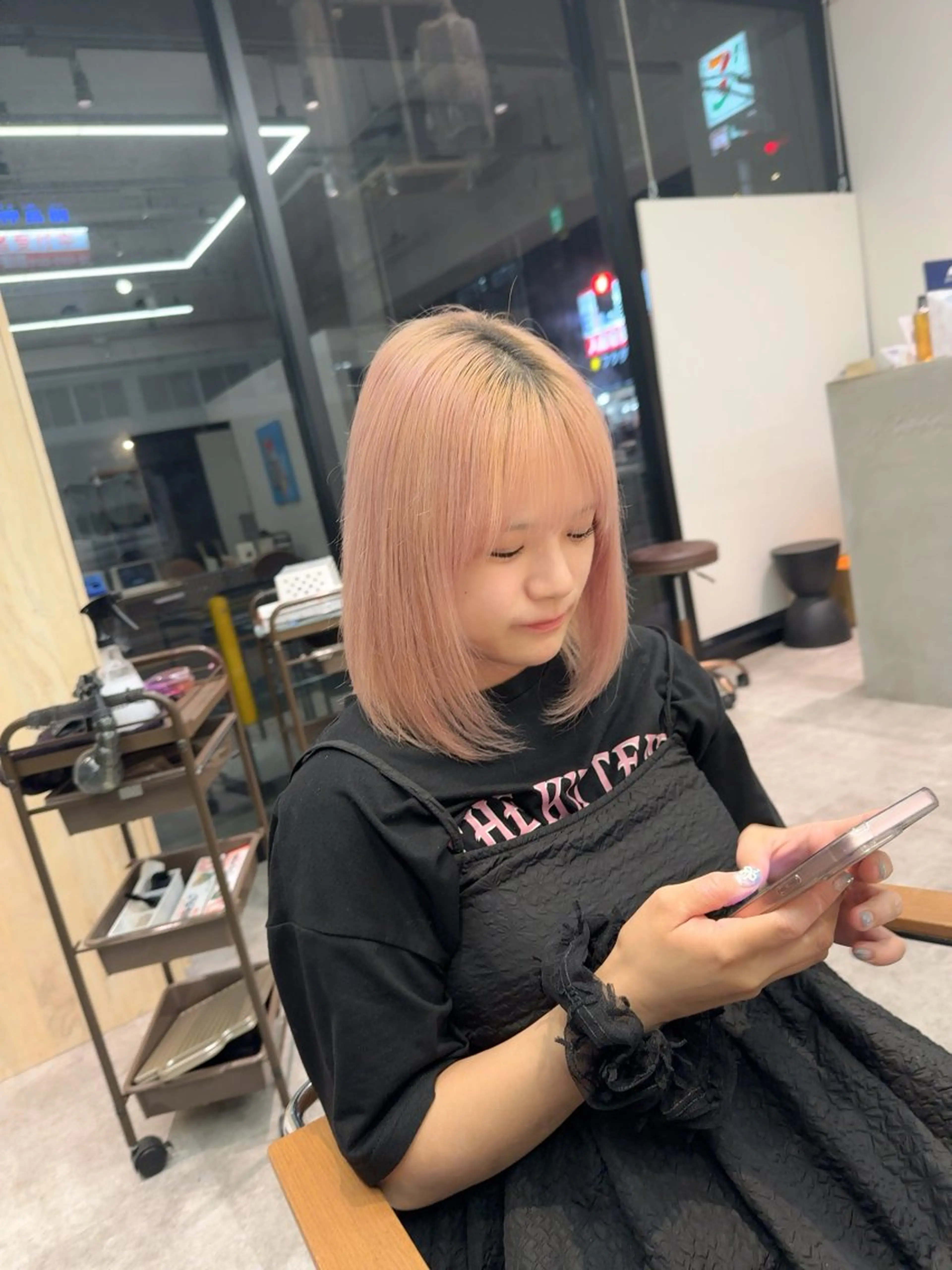 ミディアム カラー ベージュカラー ブリーチ ピンクカラー ピンクベージュ カット ヘアカラー オスズ 🎀´-のヘアスタイル