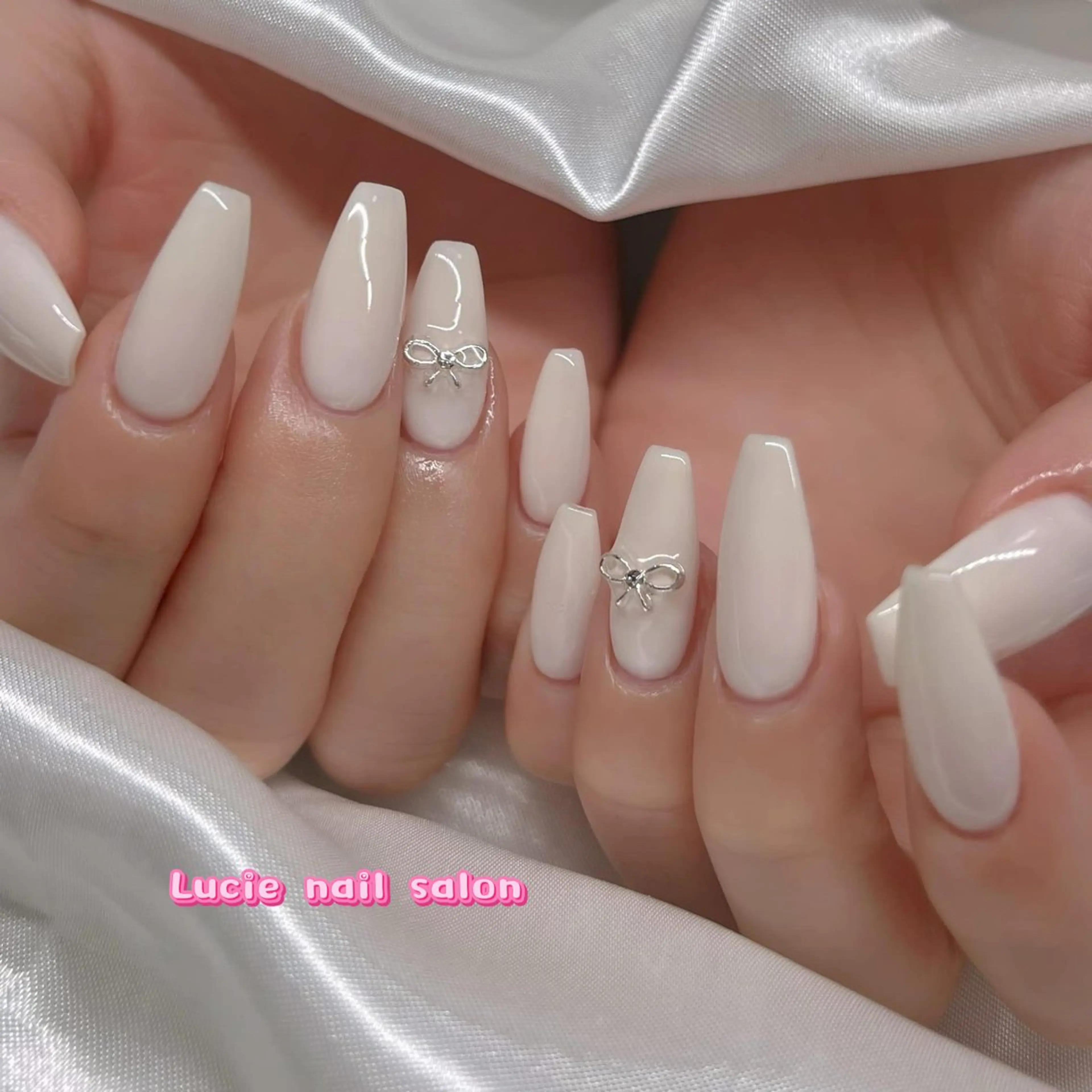 ネイル ボルドー チークネイル 成人式 フレンチネイル キラキラネイル ハンドネイル LUCIE NAIL SALON所属・NGUYEN THI THANHのネイルデザイン