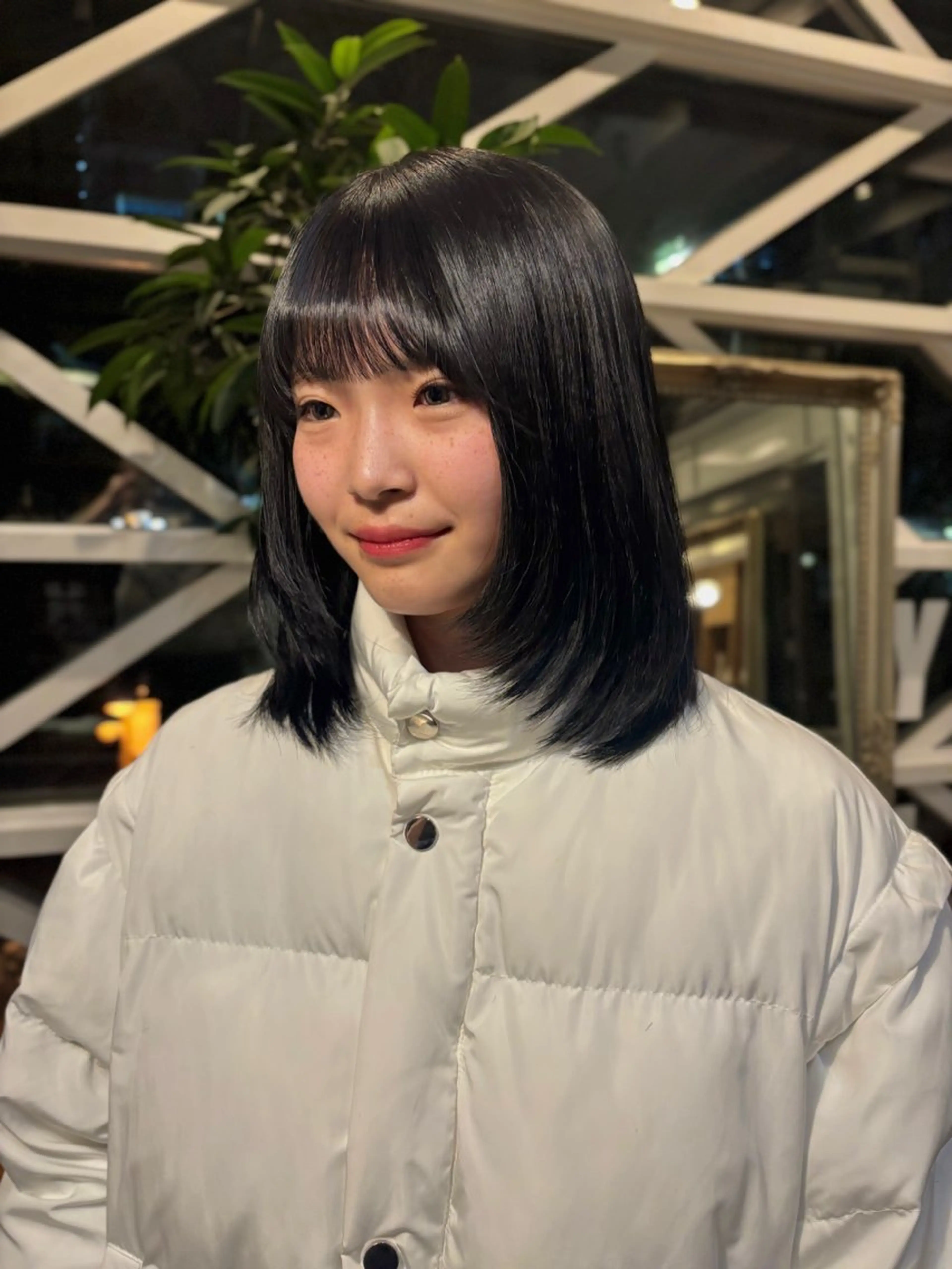 ミディアム レイヤーカット ハイトーン/デザイン カラー/るいのヘアスタイル