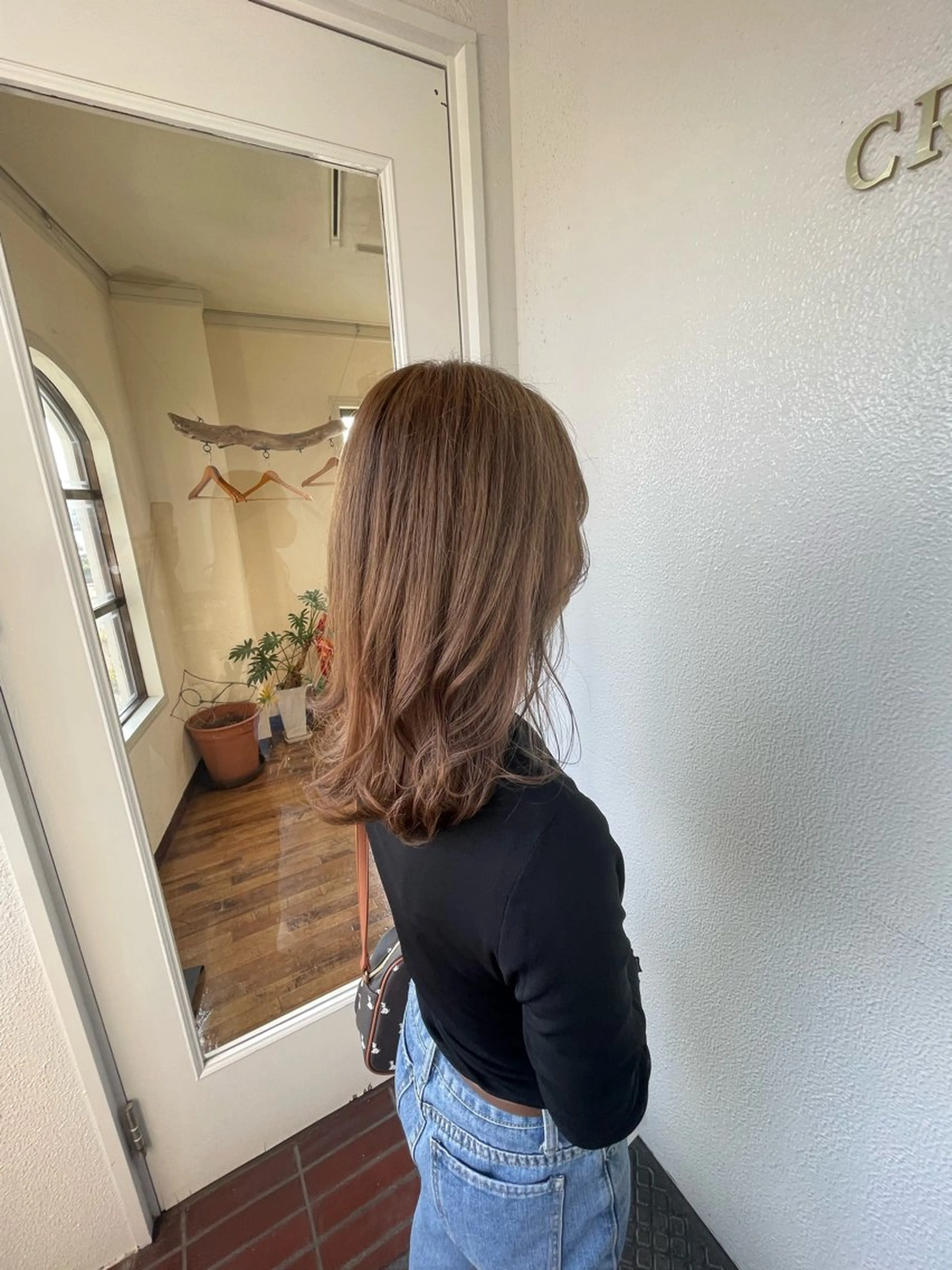 セミロング カラー ベージュカラー ブリーチ 大嶋 宏隆のヘアスタイル