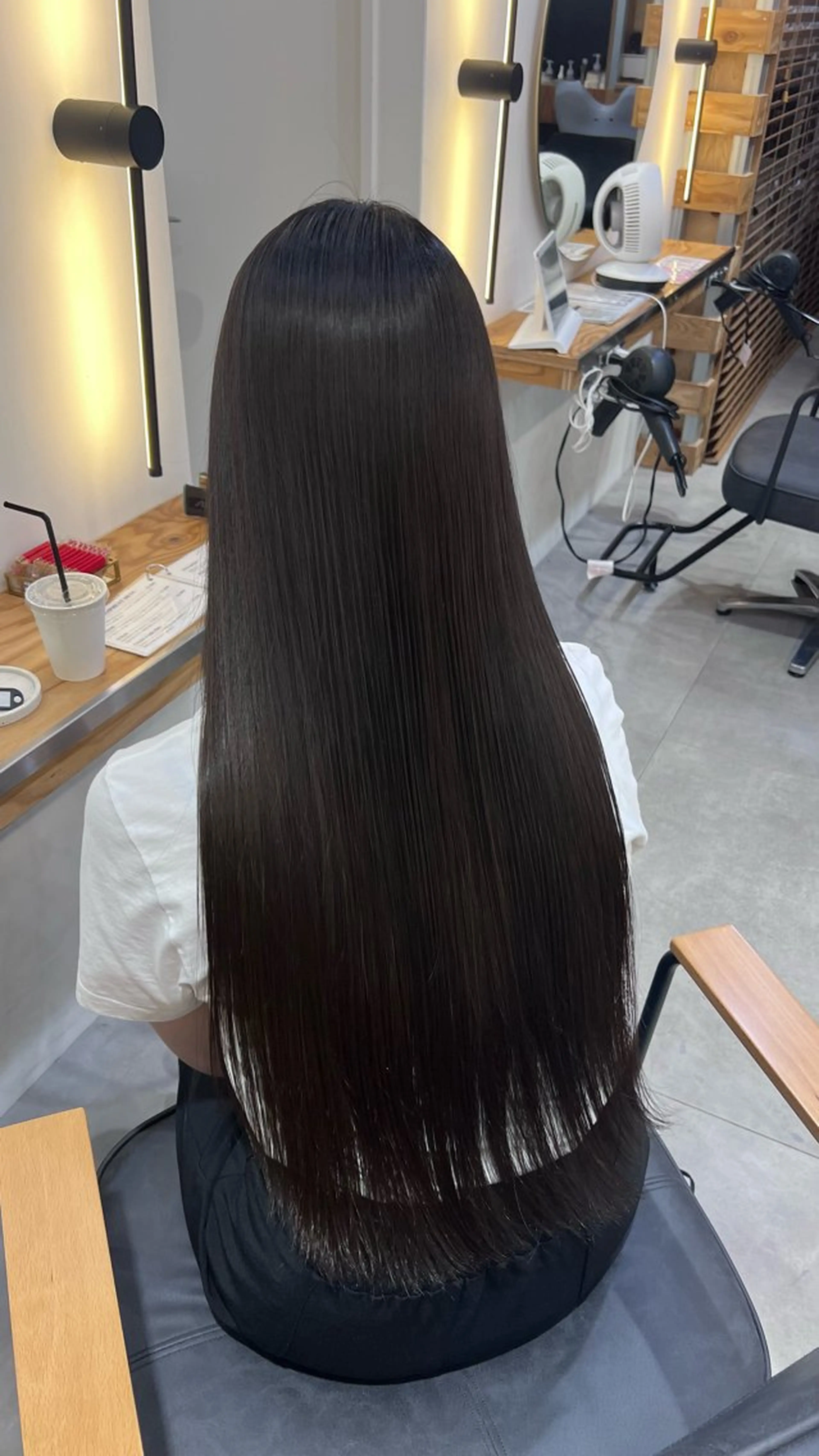 ロング カラー パーマ ベージュカラー 黒髪 ブルーカラー ブルーブラック ブラウンカラー カット ヘアカラー トリートメント ブリーチなし/ ベージュ/akiraのヘアスタイル