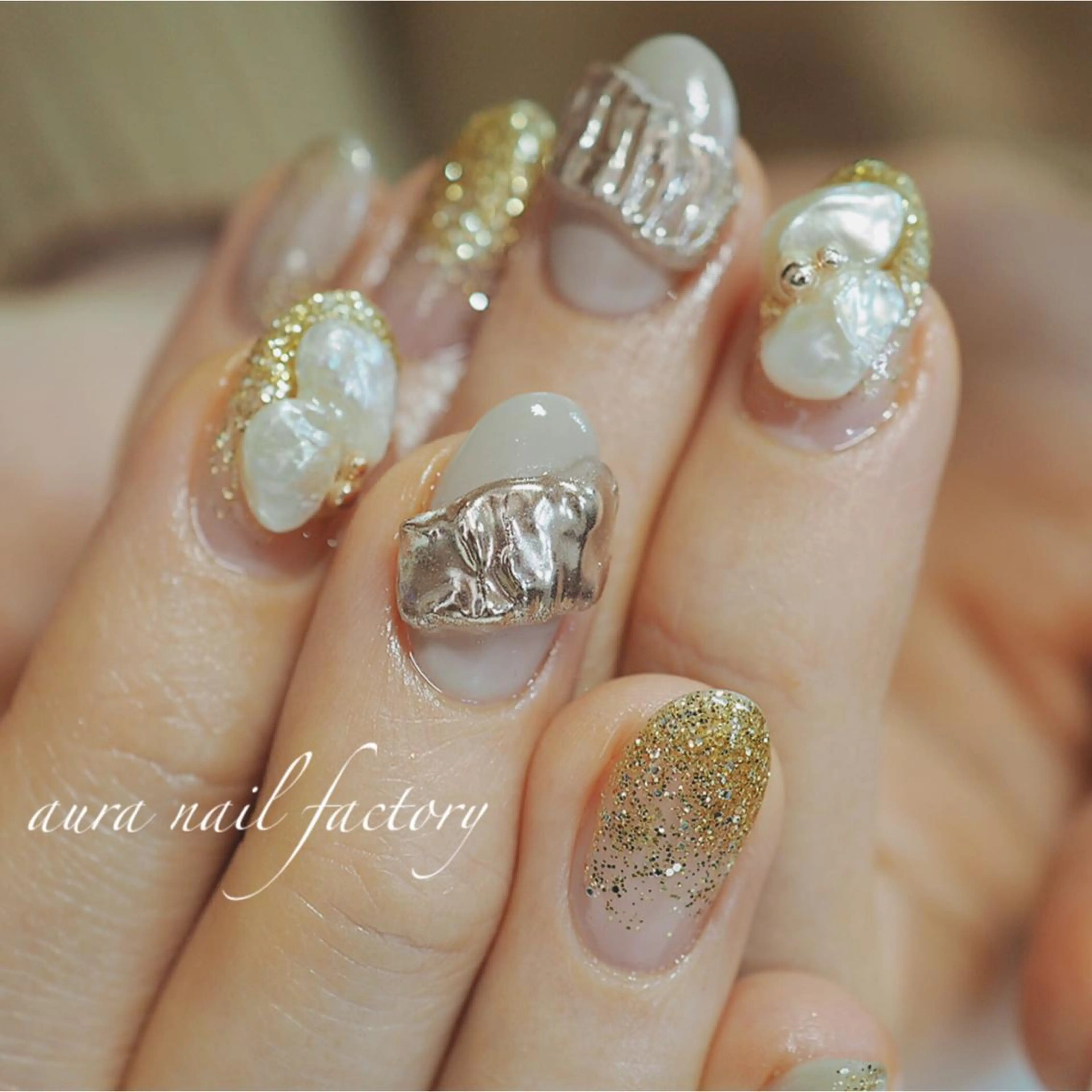 ショート カラー ネイル ミラーネイル ニュアンスネイル 赤羽　アウラ ネイルファクトリーのネイルデザイン