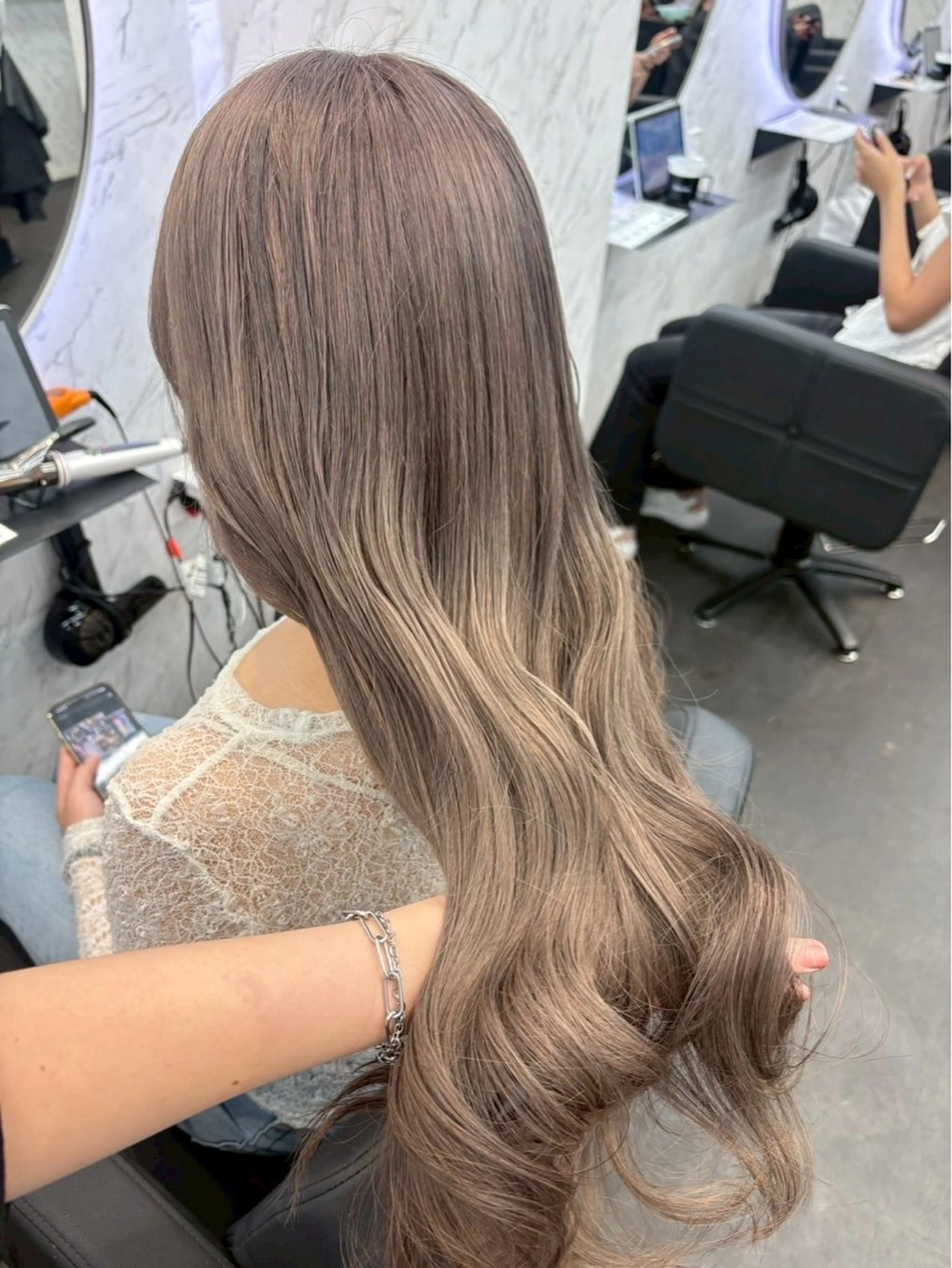 カラー ベージュカラー 透明感カラー グレージュ ミルクティーグレージュ hair salon dot.mooda所属・레온⋆✦ Leon 透明感✨️Colorのヘアスタイル