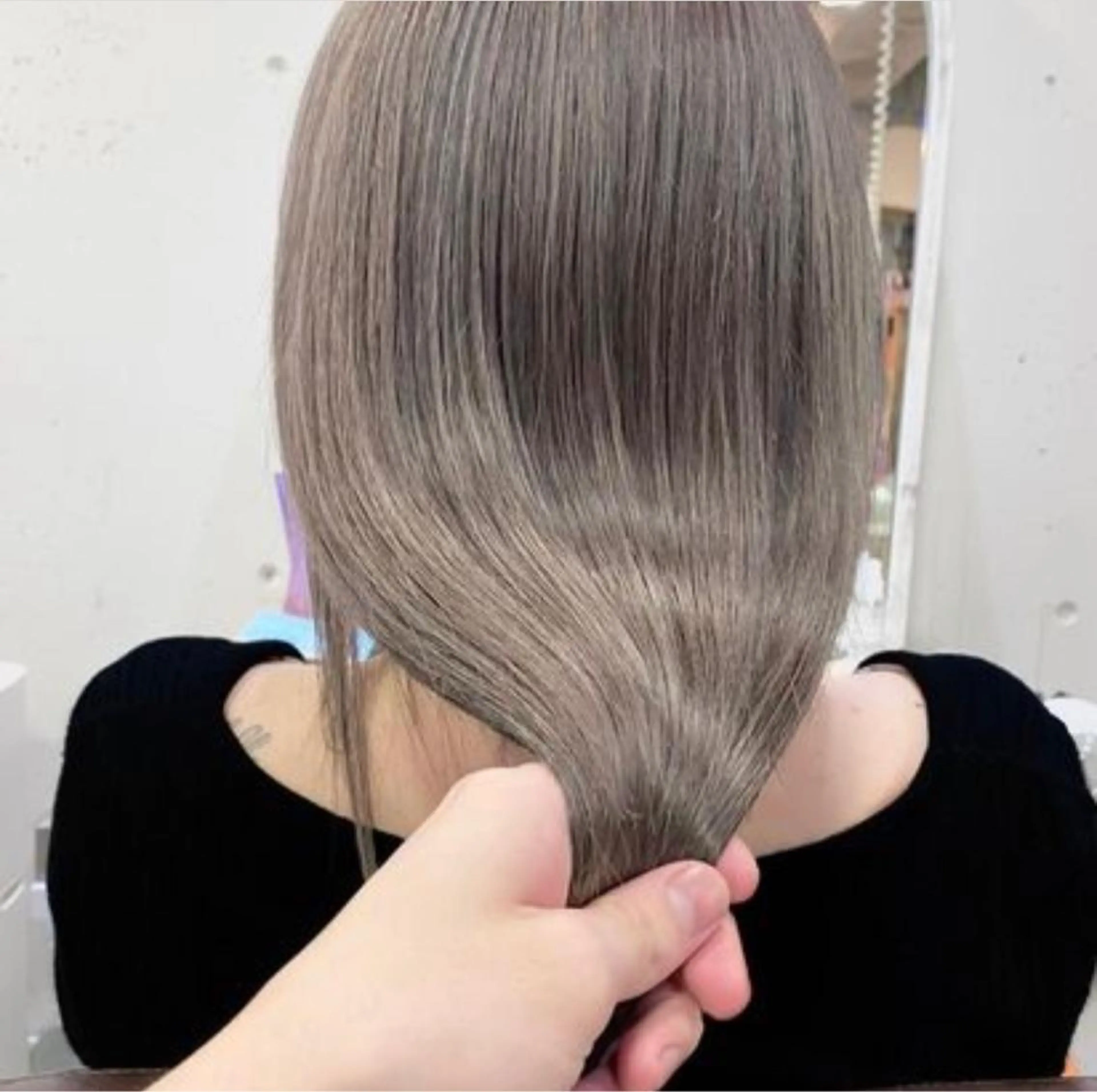 ロング カラー ツガミ リナのヘアスタイル