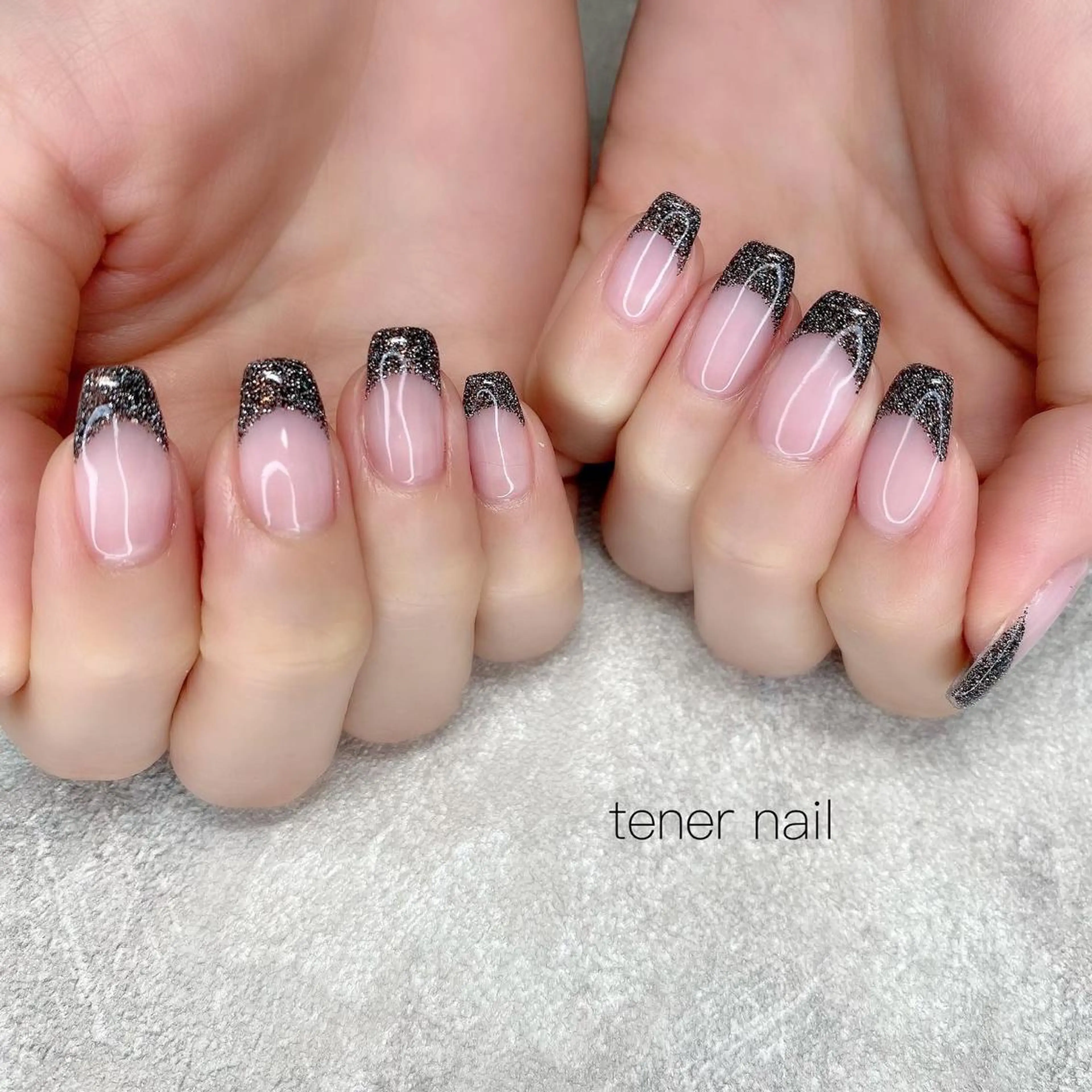 ネイル フラッシュネイル フレンチネイル ラメ(グリッター) tener  nail  テネルネイル所属・テネルネイル tener nailのネイルデザイン