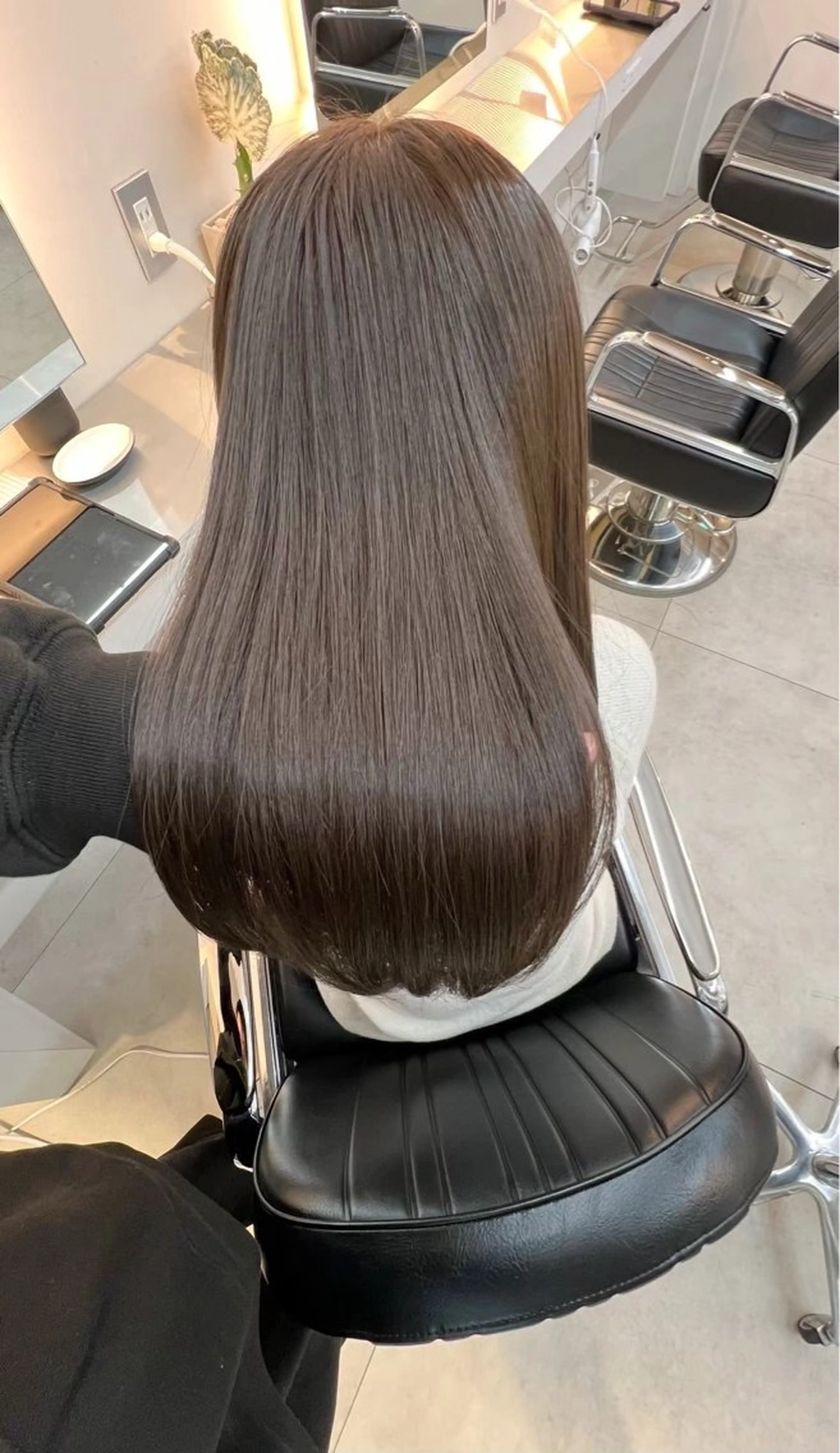 ブリーチありダブルカラーで透明感バツグン！！艶々ベージュカラー♩の写真