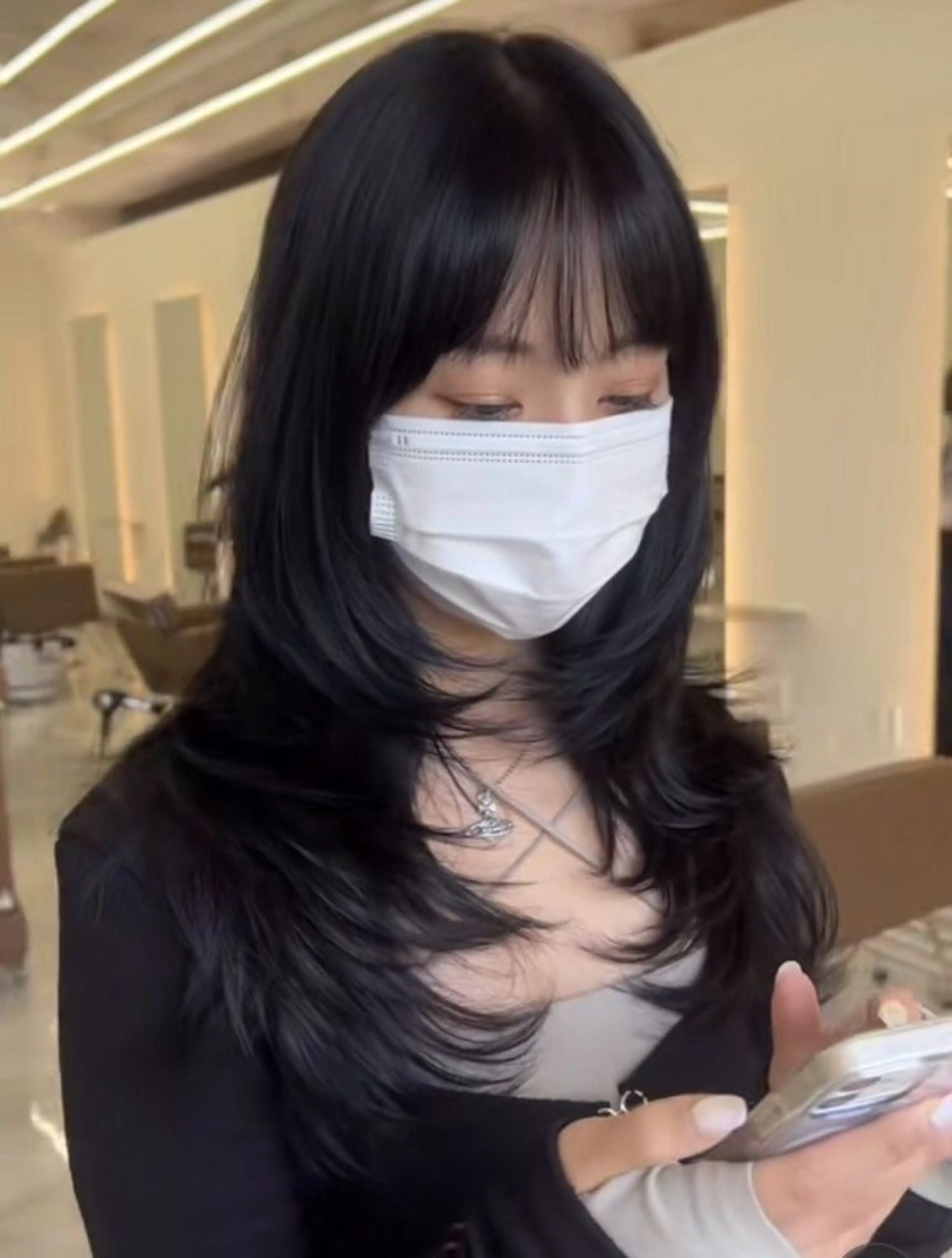 ロング 韓国風ヘア レイヤーカット サキ🤍ハイトーン 🩰くびれ巻きヘアのヘアスタイル