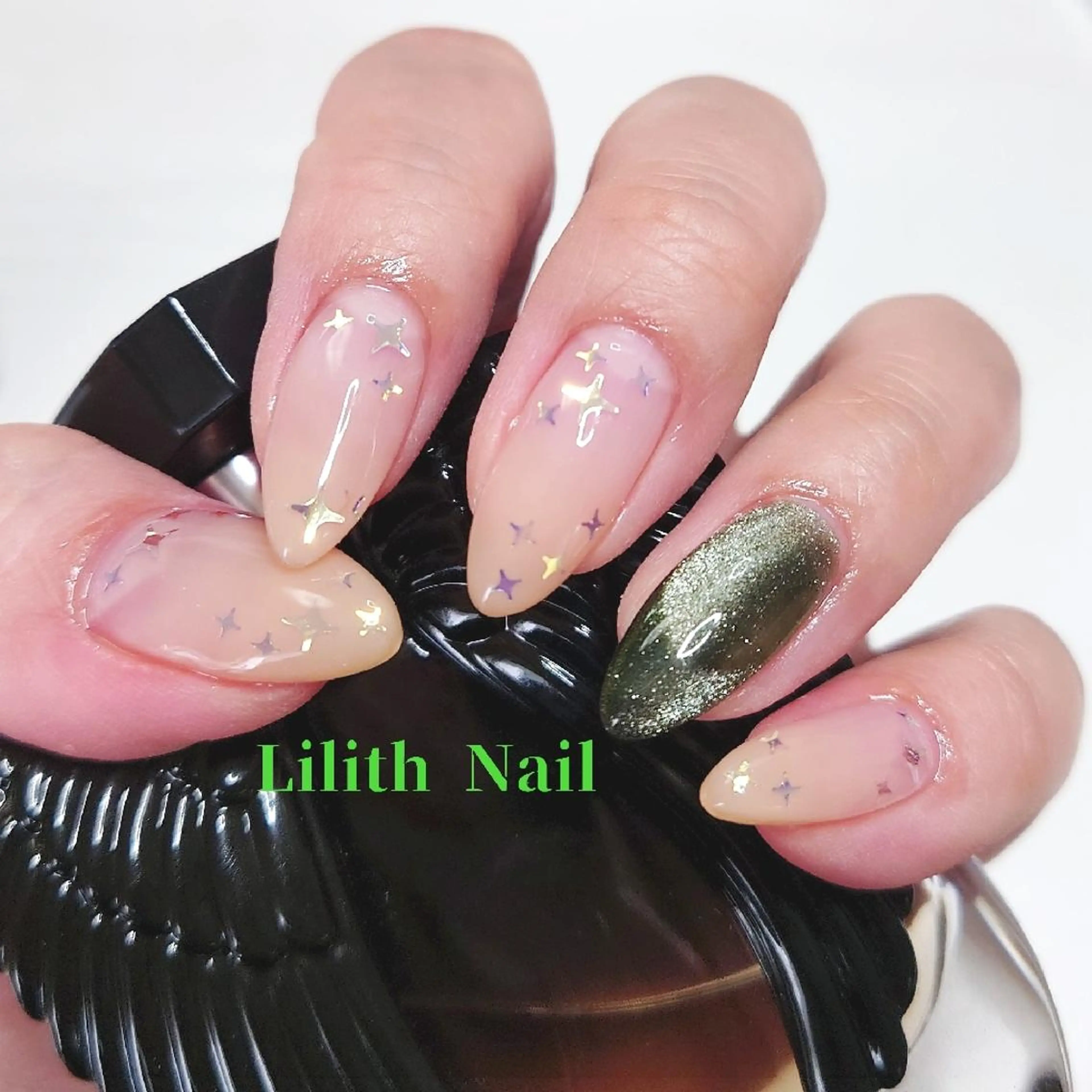 ネイル フレンチネイル ジェルネイル グラデーション ホログラムネイル キラキラネイル ハンドネイル Lilith Nailのネイルデザイン