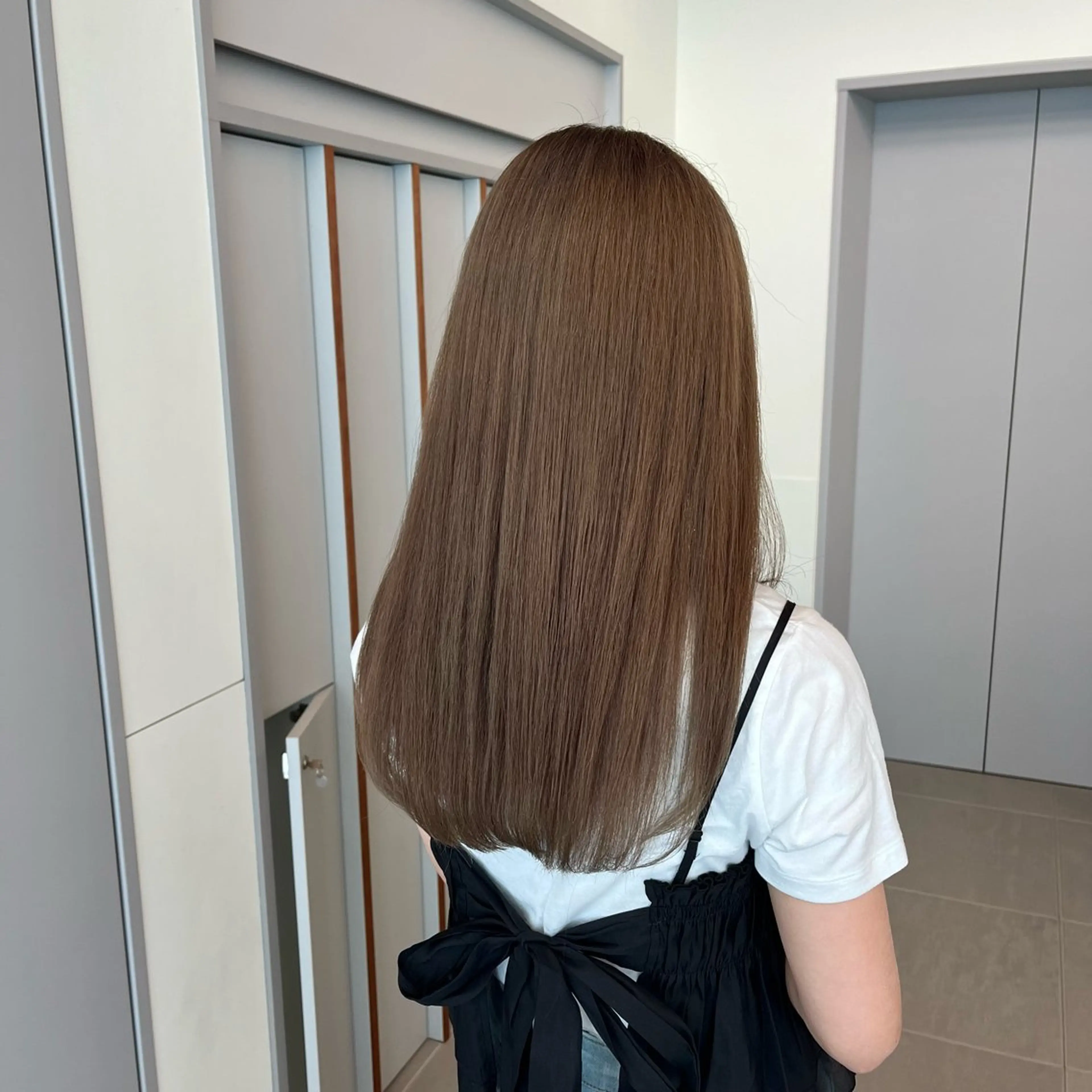 ロング カラー ベージュカラー ブリーチ 透明感カラー ダブルカラー ミルクティーベージュ ヘアカラー トリートメント ブリーチ/レイヤー 🌻Mutsumiのヘアスタイル