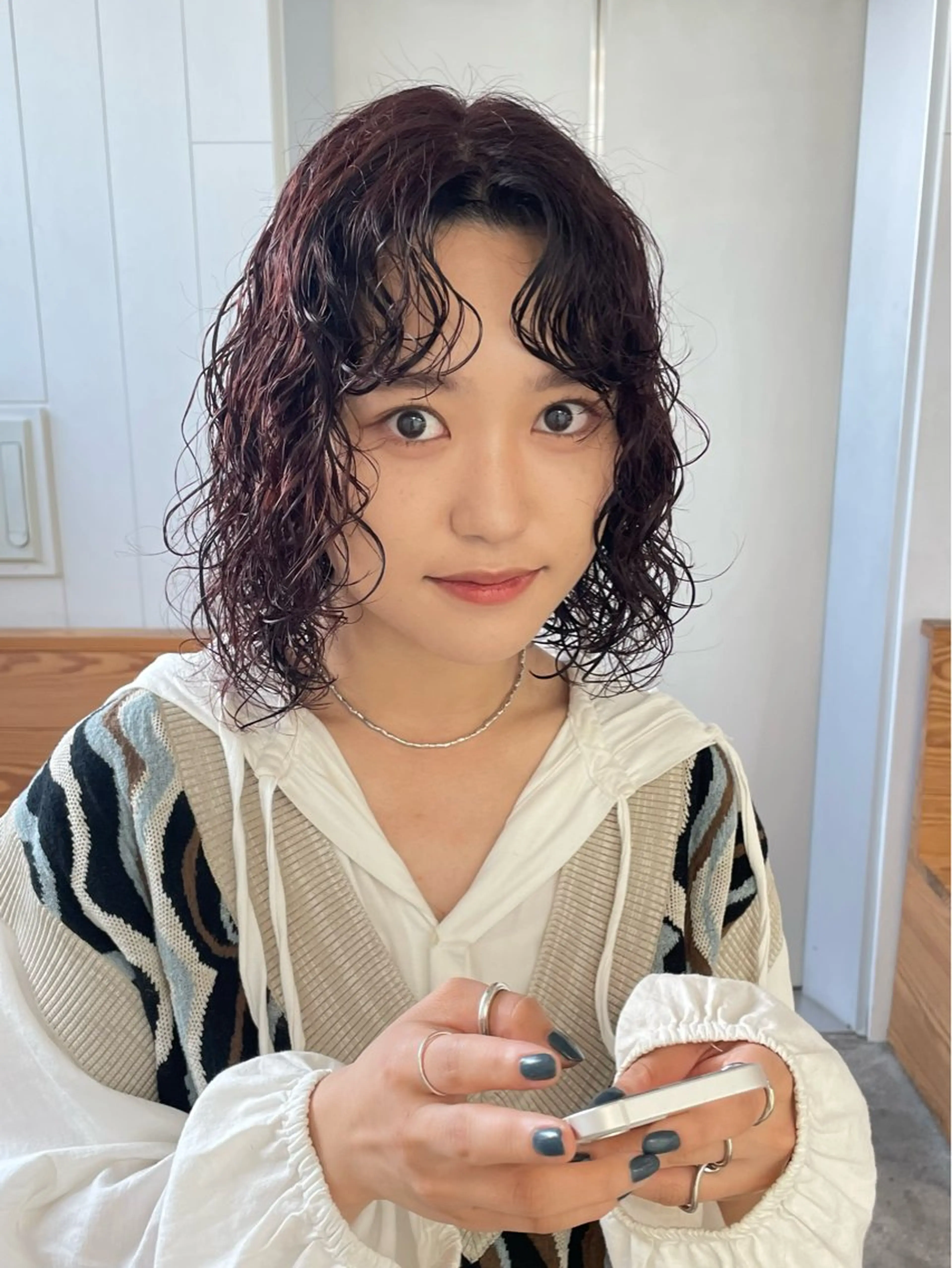 ミディアム パーマ ミディアムレイヤー ミディアムパーマ レイヤーカット Kouta/似合わせ /パーマ/カラーのヘアスタイル