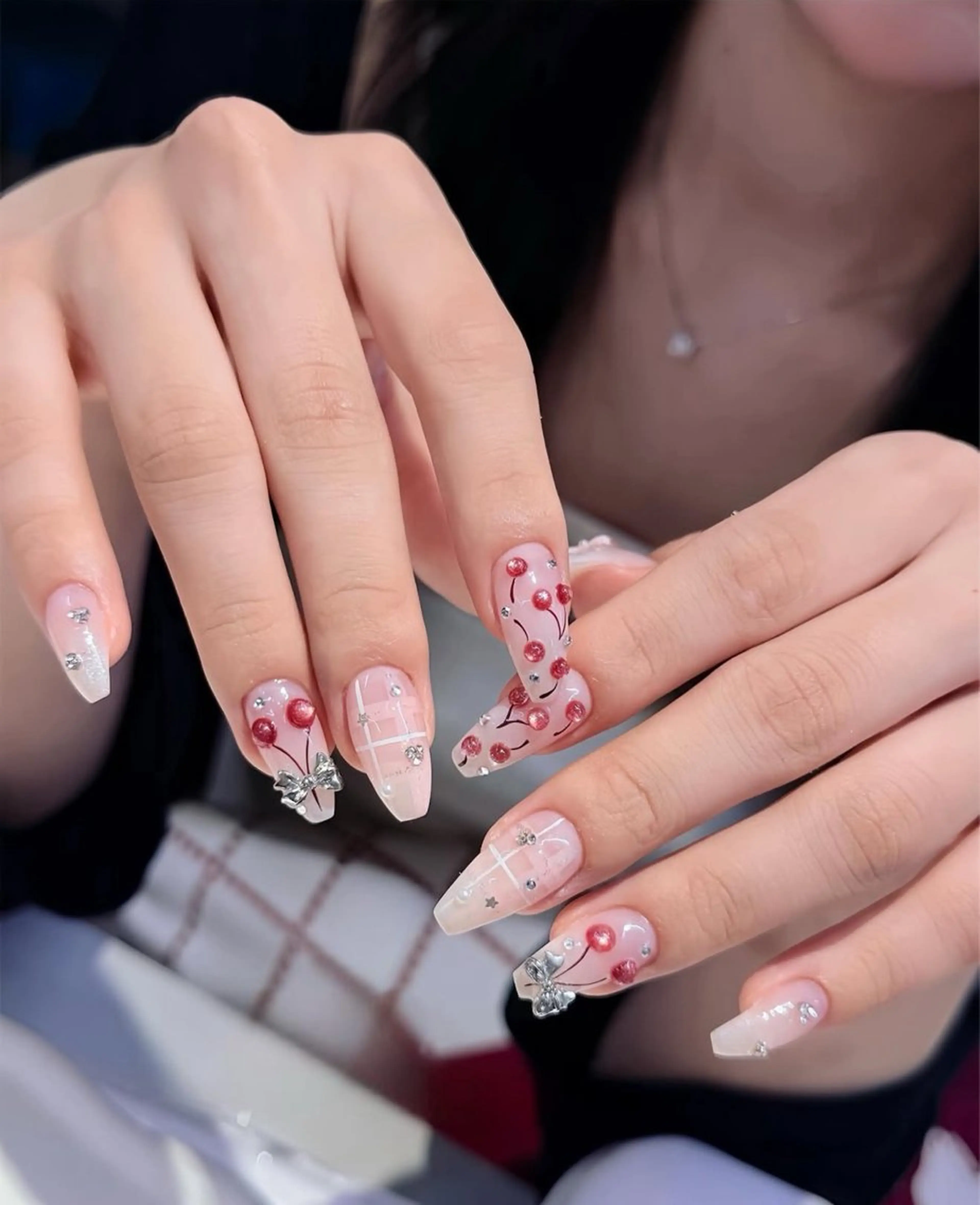 ネイル フラッシュネイル フレンチネイル グラデーション キラキラネイル 韓国ネイル ハンドネイル Lina nail所属・Lunaa 池袋のネイルデザイン