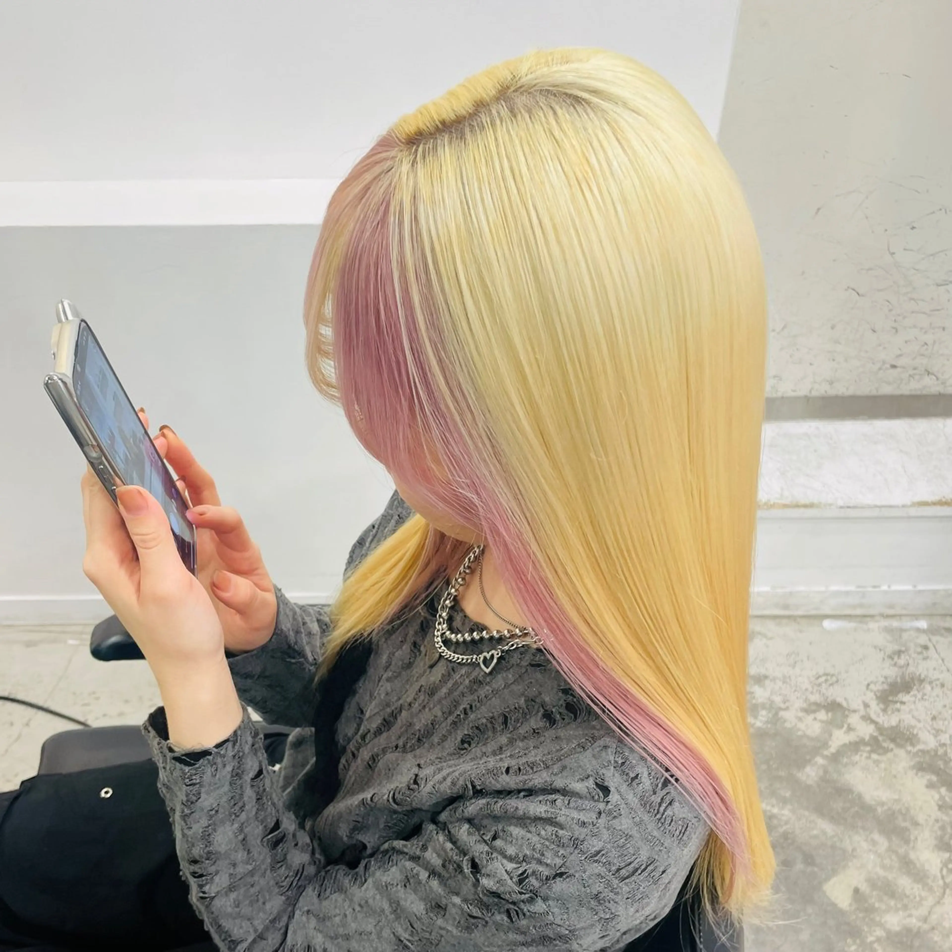 ミディアム カラー ヘアカラー トリートメント ハイトーン×デザイン 🪽🫧HIKARIのヘアスタイル