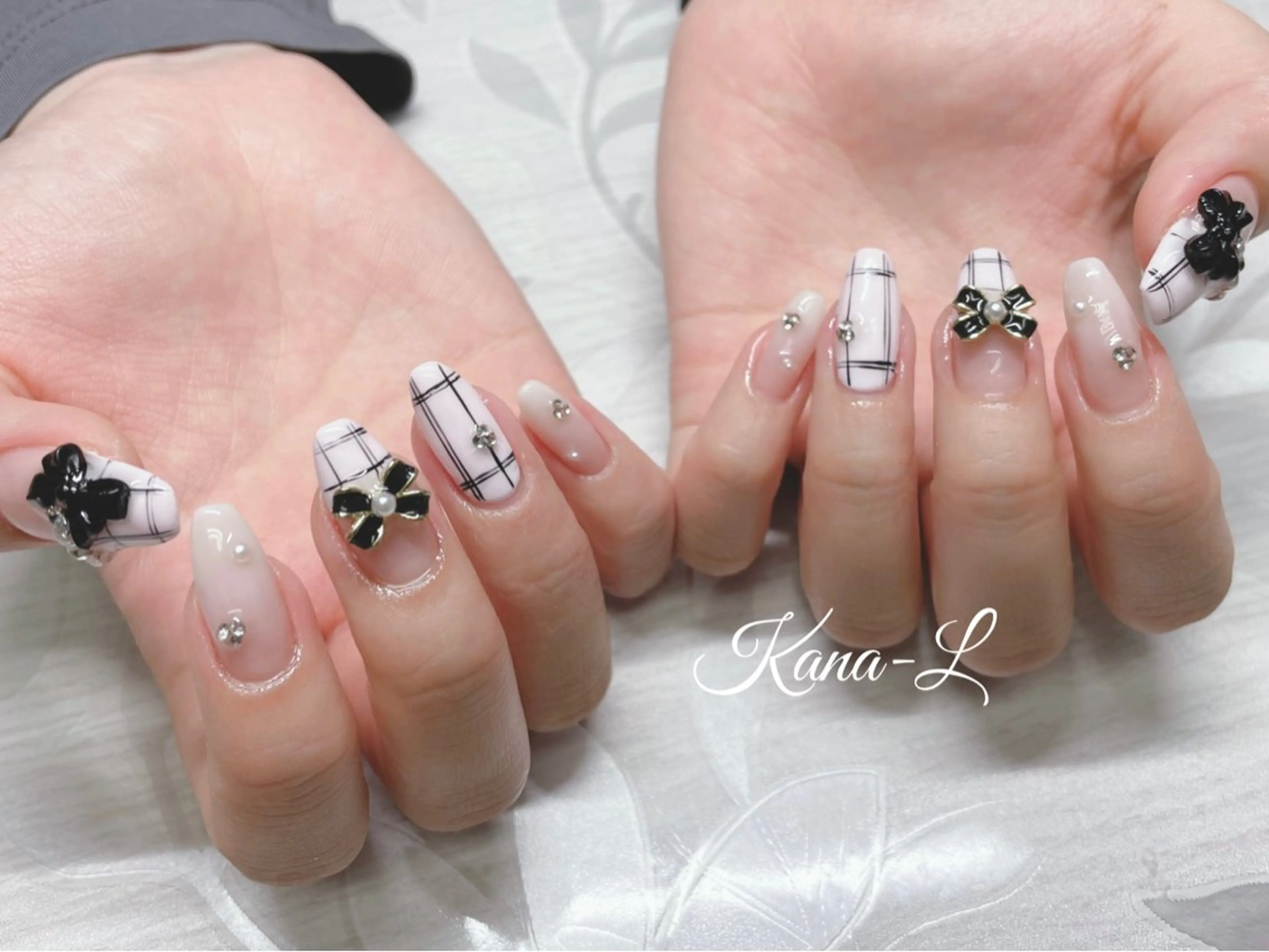 ネイル フレンチネイル ジェルネイル パラジェル リボン 芦辺 香奈のネイルデザイン