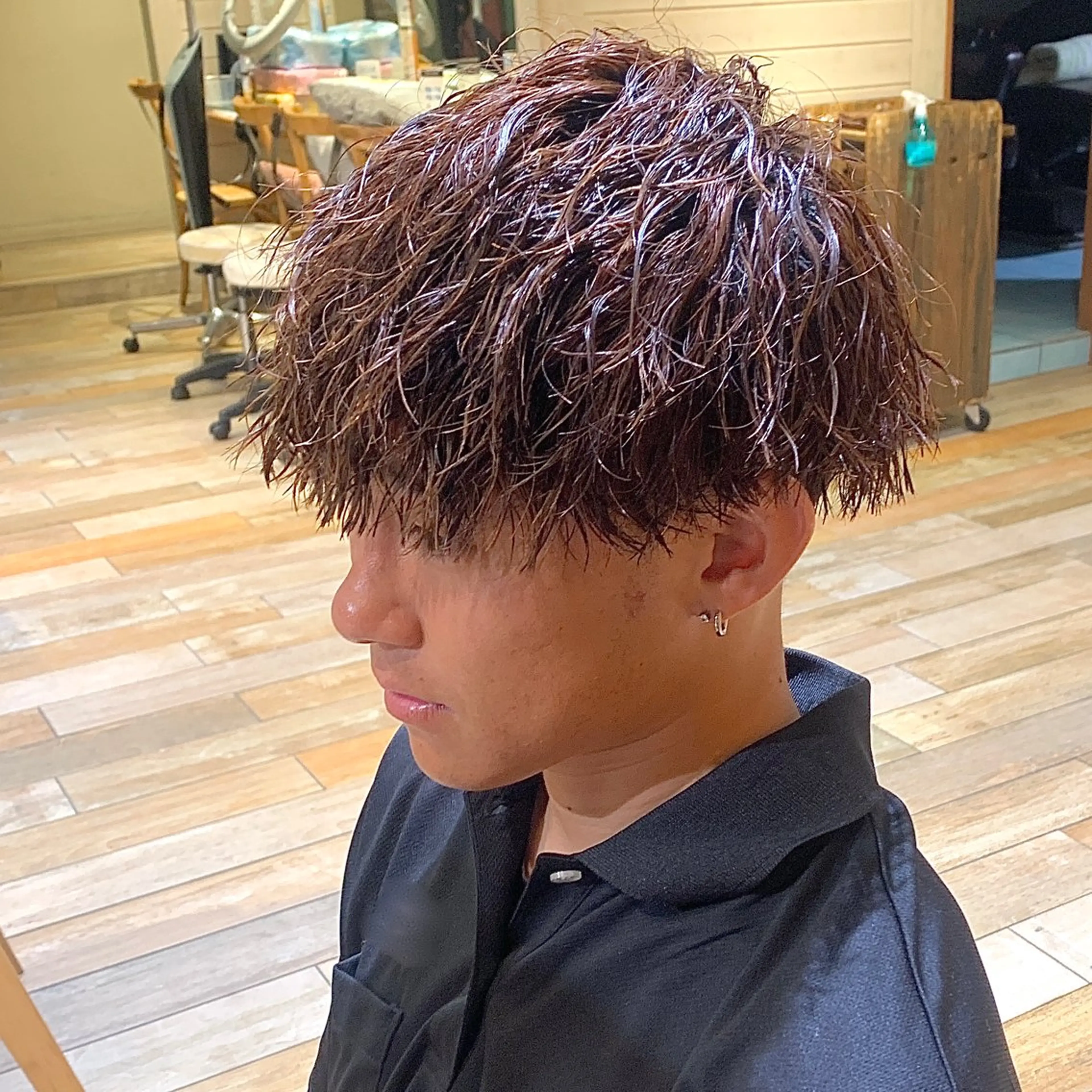 ショート パーマ メンズ カルマパーマ メンズ韓国風 メンズパーマ スペインカール 波巻きパーマ メンズパーマ&メンズ 縮毛矯正ならヒラノのヘアスタイル