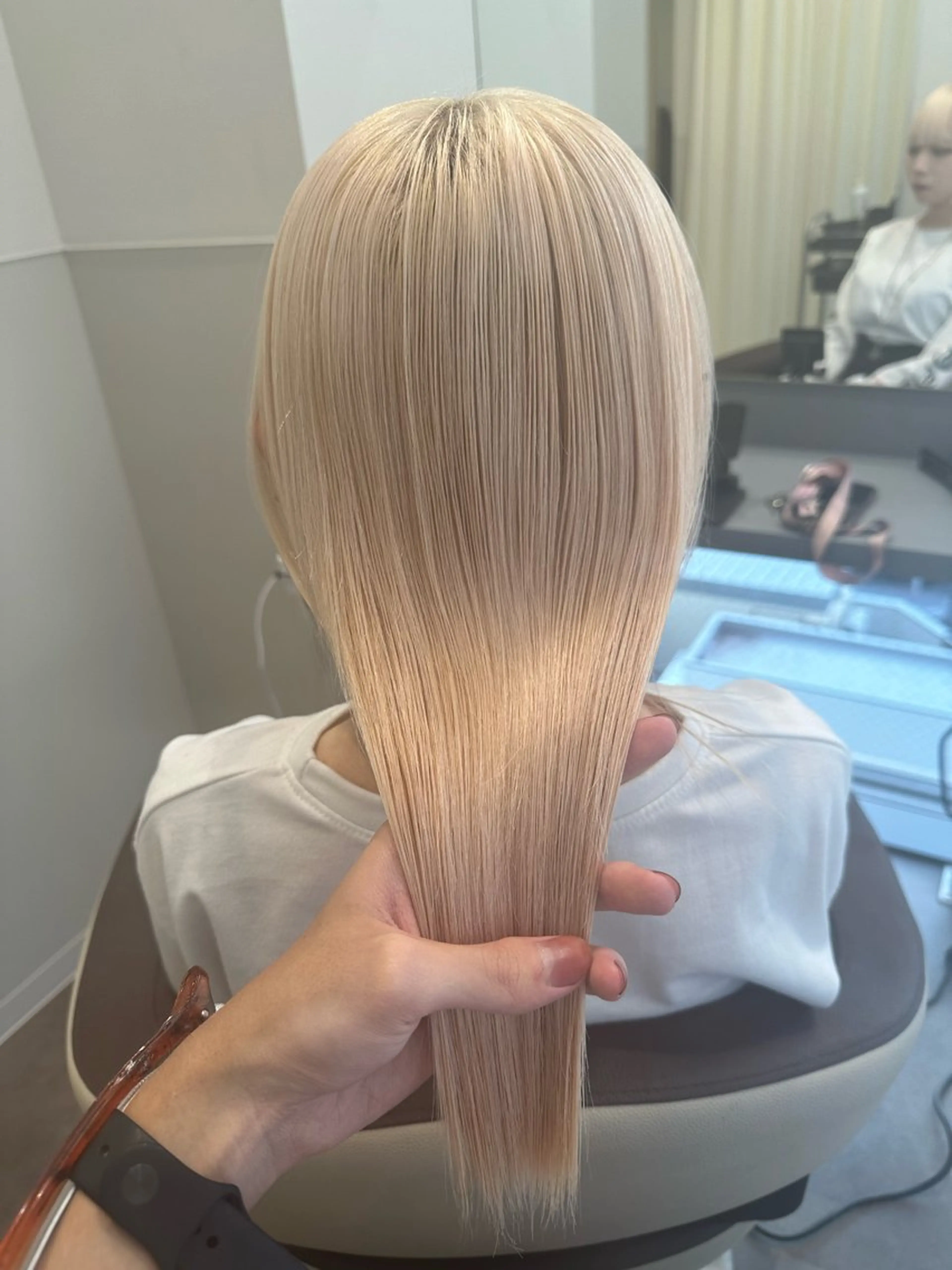 ミディアム カラー ブロンド ホワイトブロンド ヘアカラー トリートメント 鈴木/ミルクティー/ ブリーチ/ボブ/のヘアスタイル