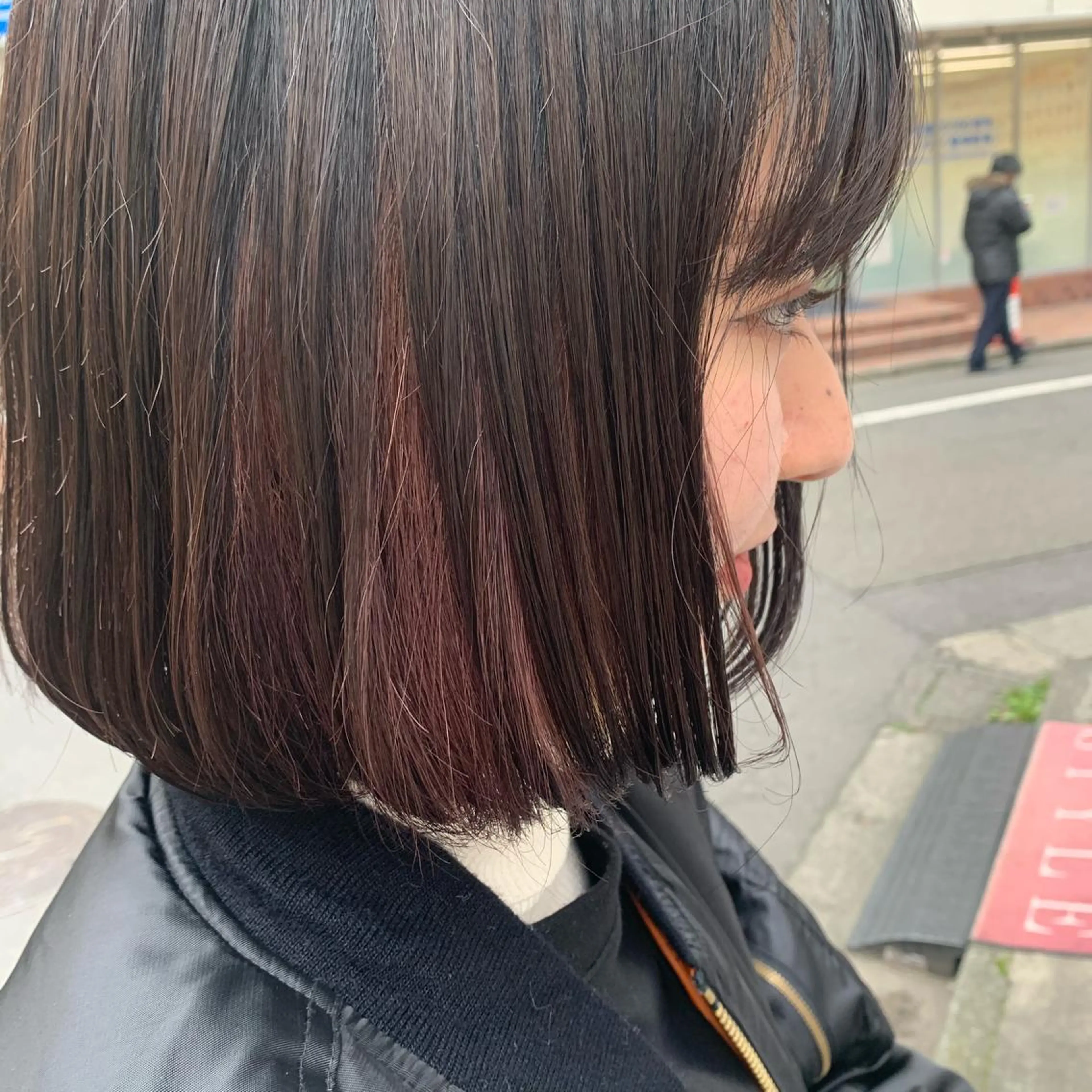 ショート カラー ヘアアレンジ サナ🌱 切りっぱなしボブのヘアスタイル