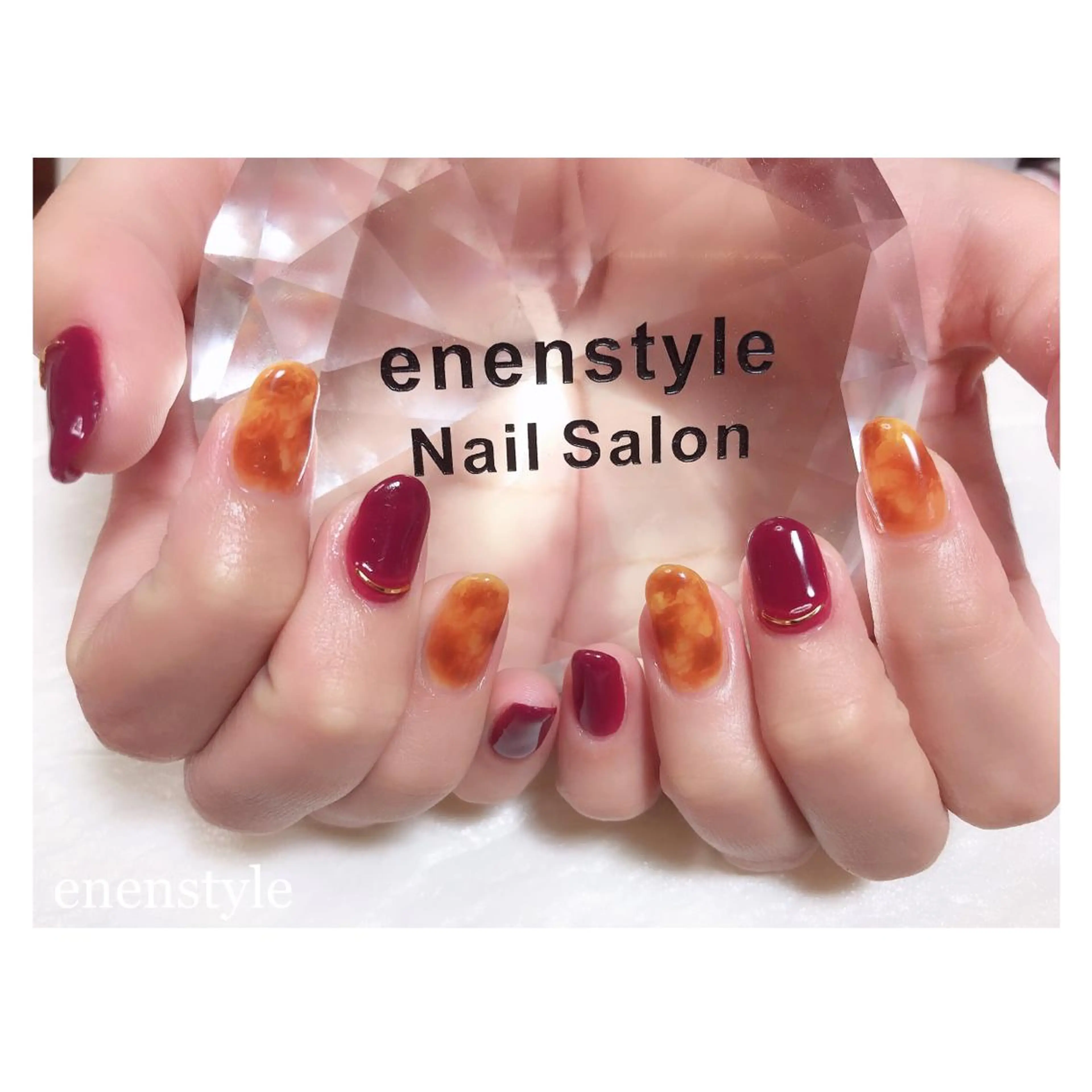 ショート ネイル べっ甲ネイル ジェルネイル オフィスネイル 赤色 シンプルネイル ハンドネイル 👑enen style👑のネイルデザイン