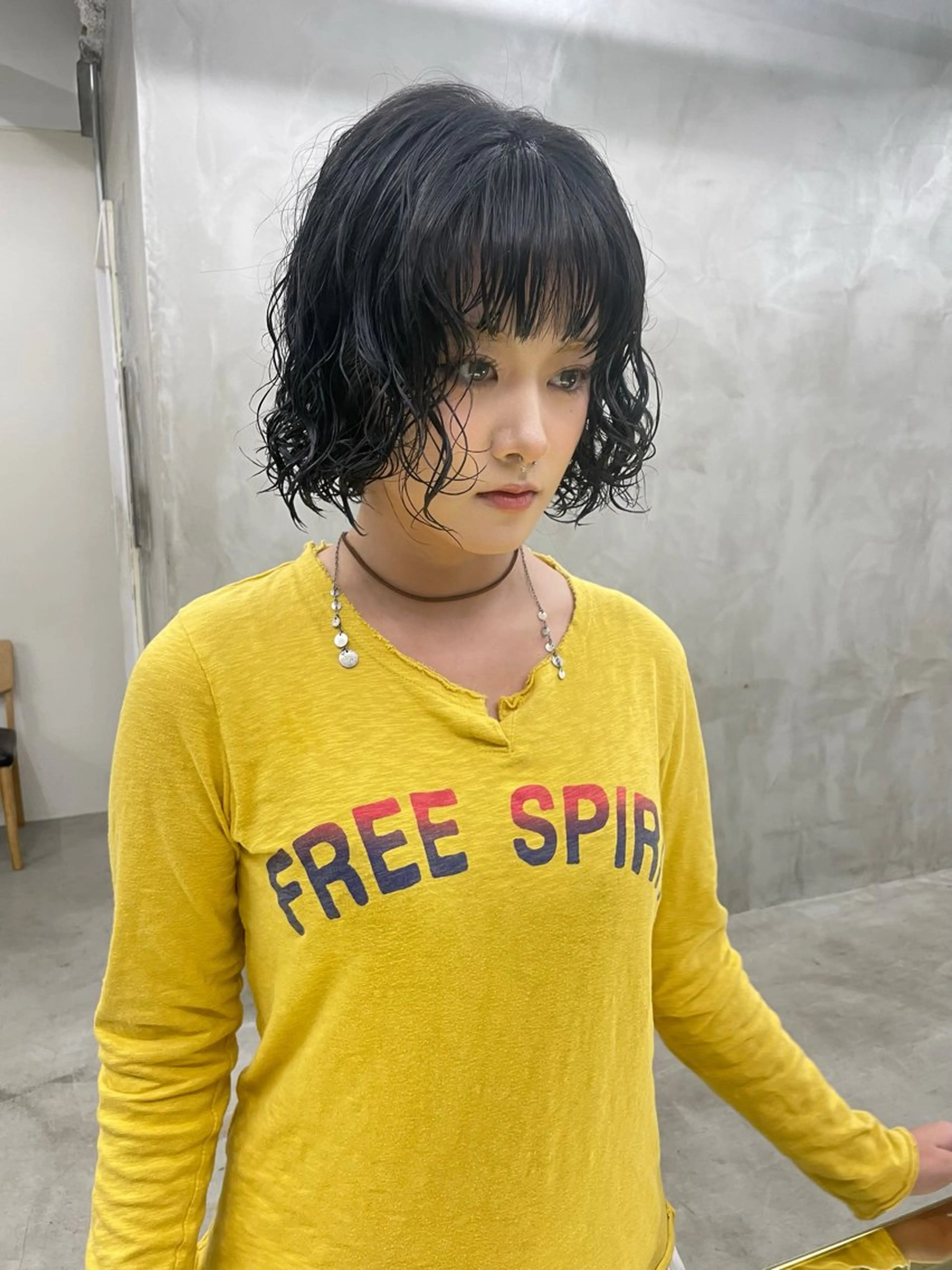 ミディアム パーマ ミディアムパーマ ツイストスパイラルパーマ ハイライト ウルフカット ニュアンスパーマ カット パーマ トリートメント スパイラルパーマ 🌐hina⭐️のヘアスタイル