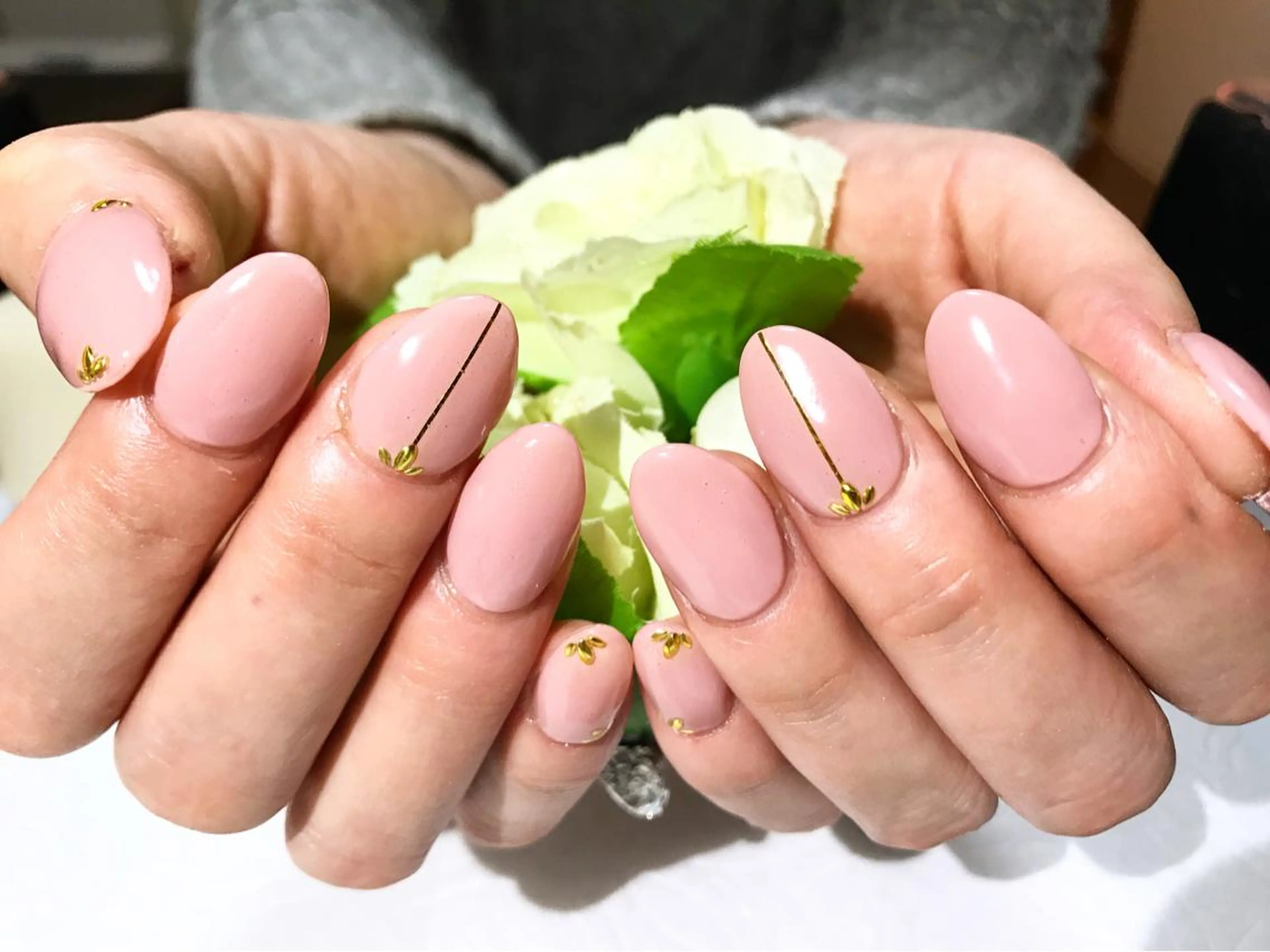 ネイル フットネイル ピンク シンプルネイル 春ネイル ホワイト ネイル フフラ所属・nail fufla ♡yamane♡のネイルデザイン