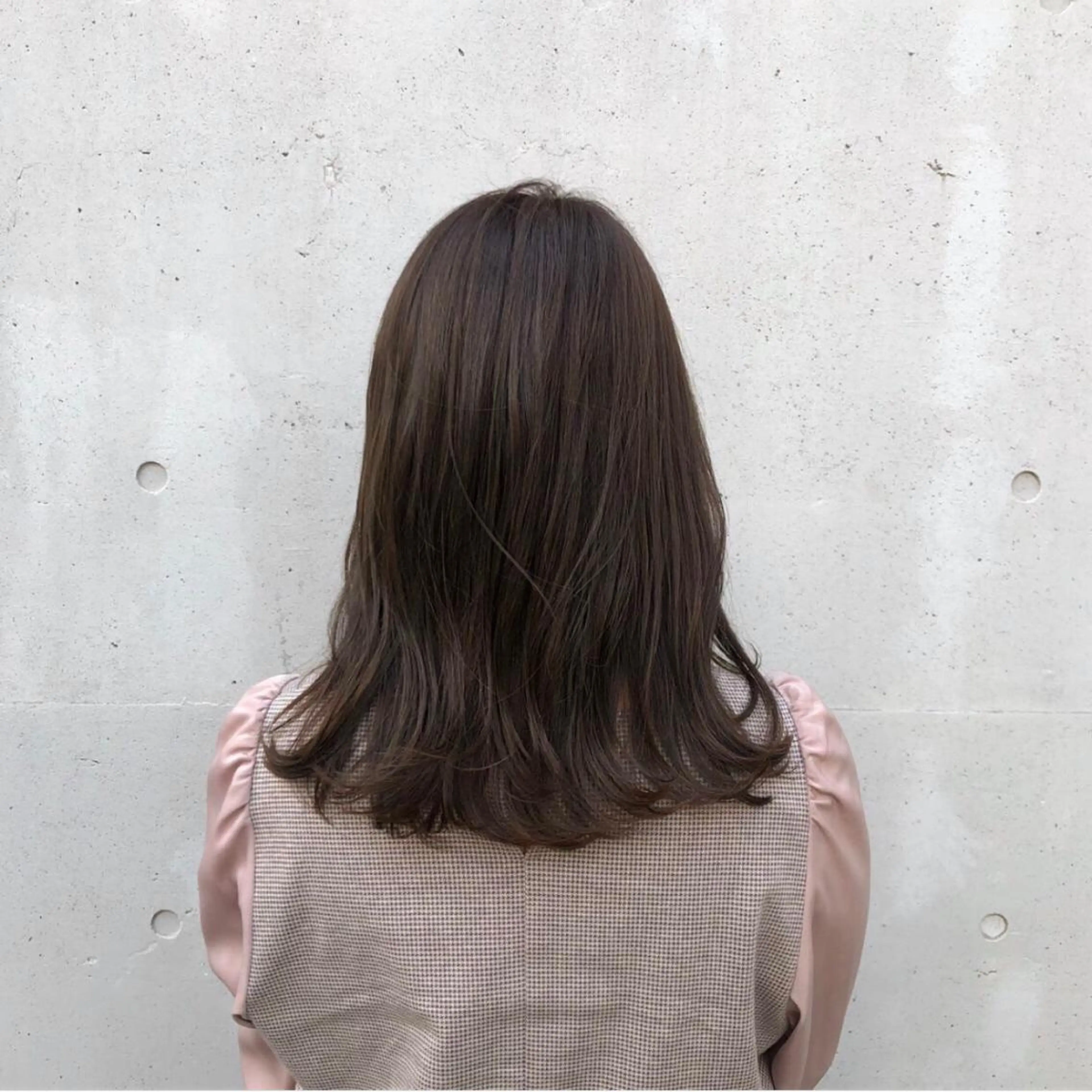 セミロング カラー ヘアアレンジ ベージュカラー 透明感カラー オリーブベージュ カット ヘアカラー トリートメント 酸性縮毛矯正🧴韓国 レイヤー/髪質改善のヘアスタイル