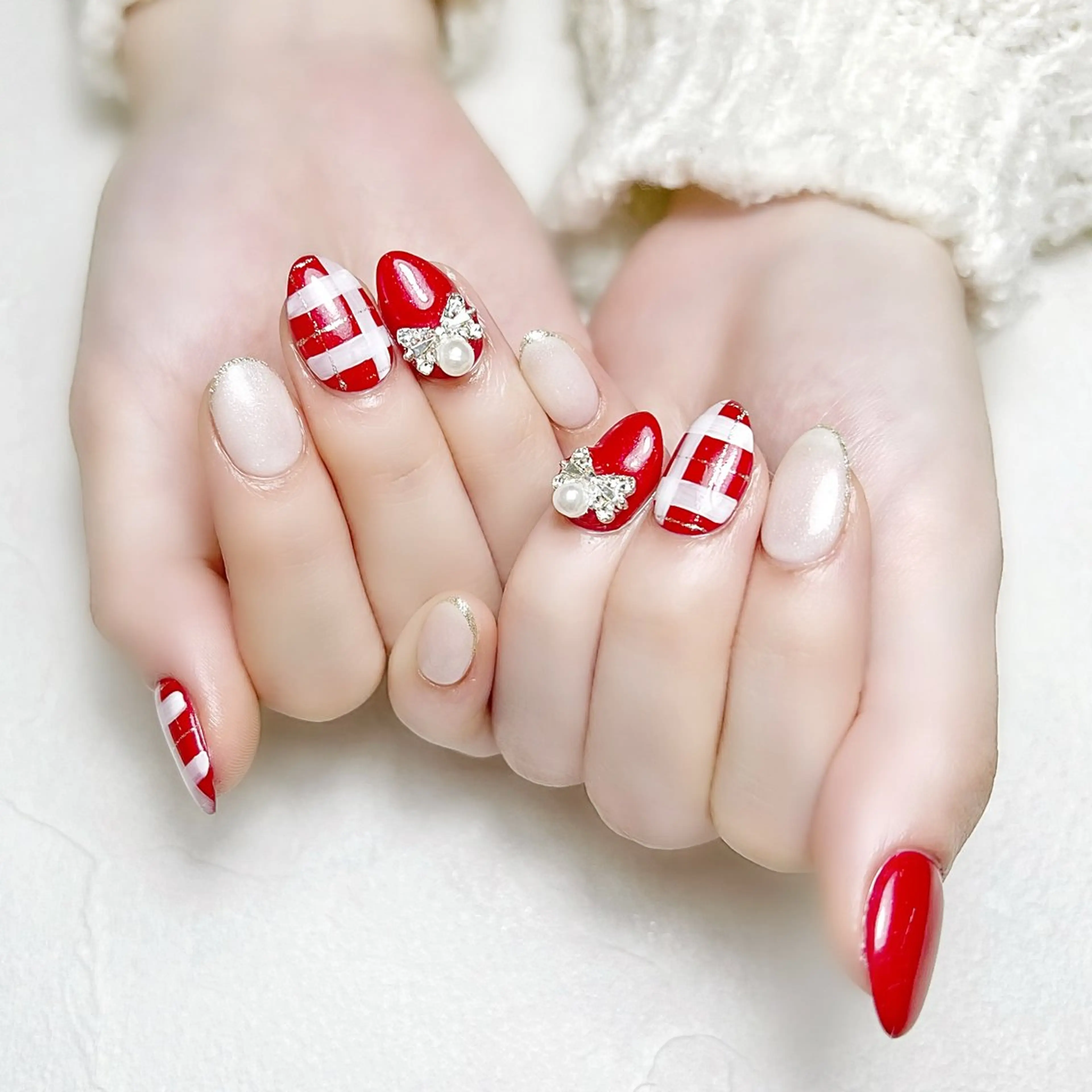 ネイル ガーリー キラキラネイル ラメ(グリッター) 赤色 冬ネイル rouse nail RISATOのネイルデザイン