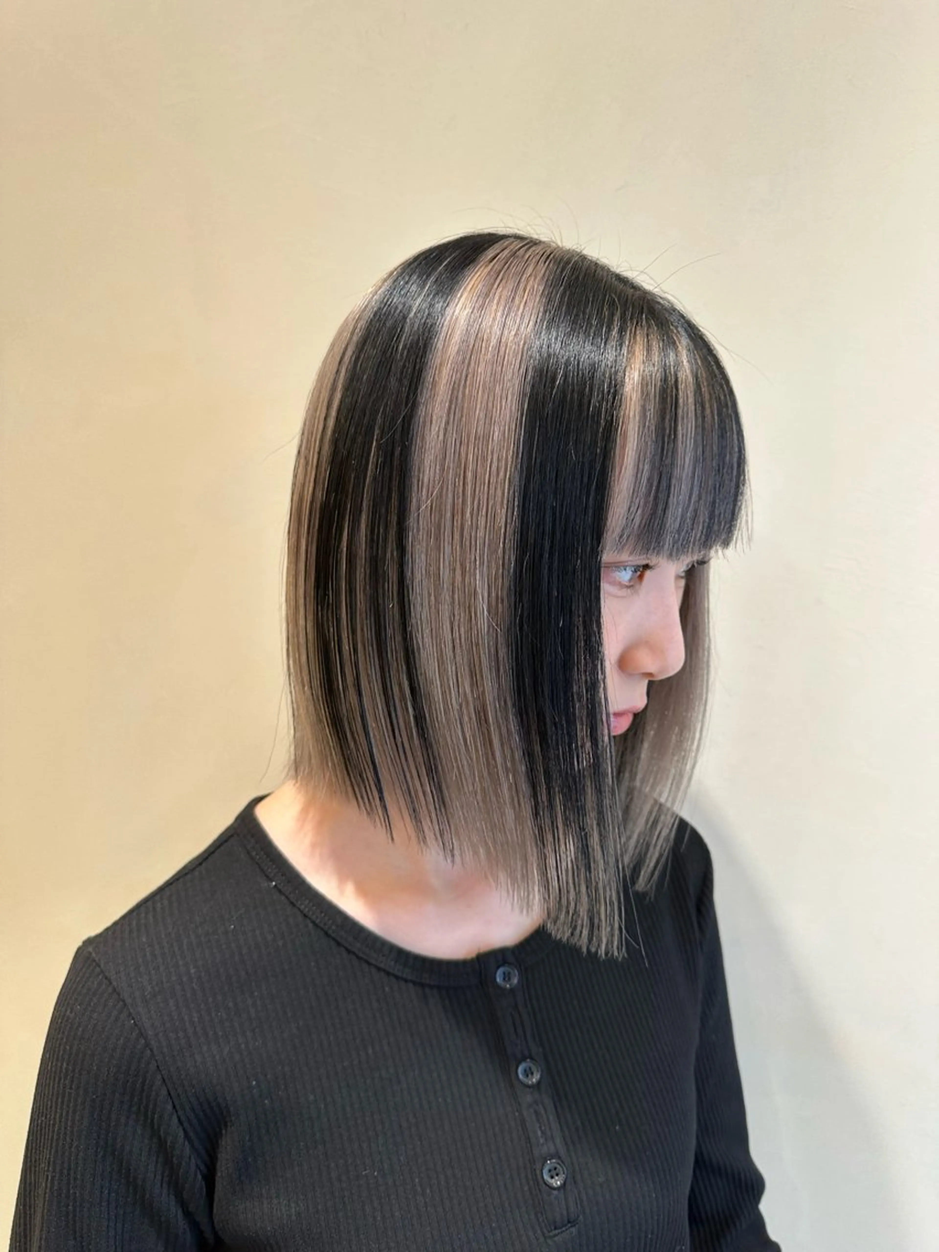 ショート カラー 黒髪 デザインカラー グレージュ SALOWIN  梅田茶屋町店所属・梅田/ベージュカラー /ブリーチカラーのヘアスタイル