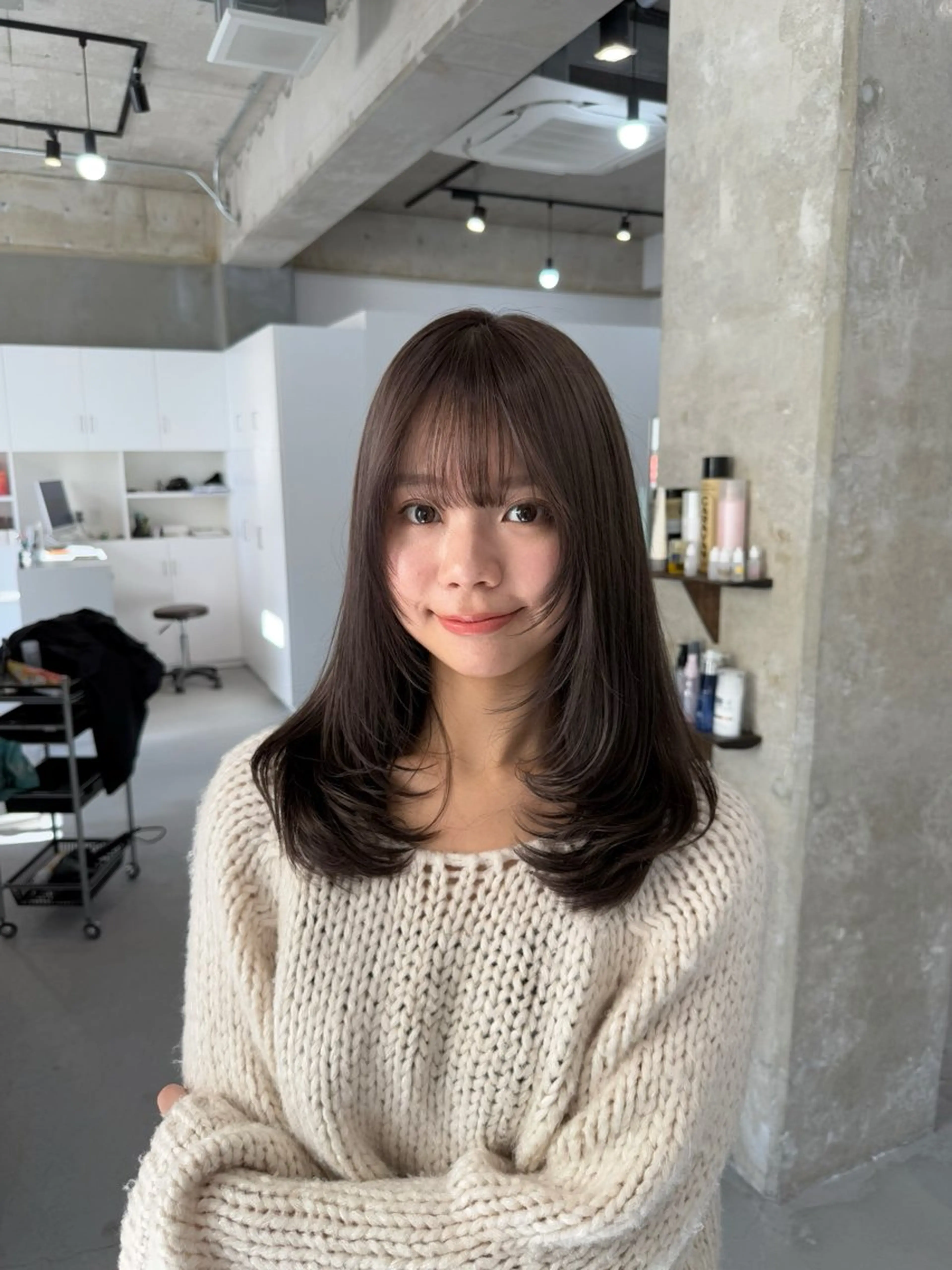 ロング カラー グレージュ 顔周りカット レイヤーカット カット ヘアカラー トリートメント カイリ /レイヤーカットのヘアスタイル