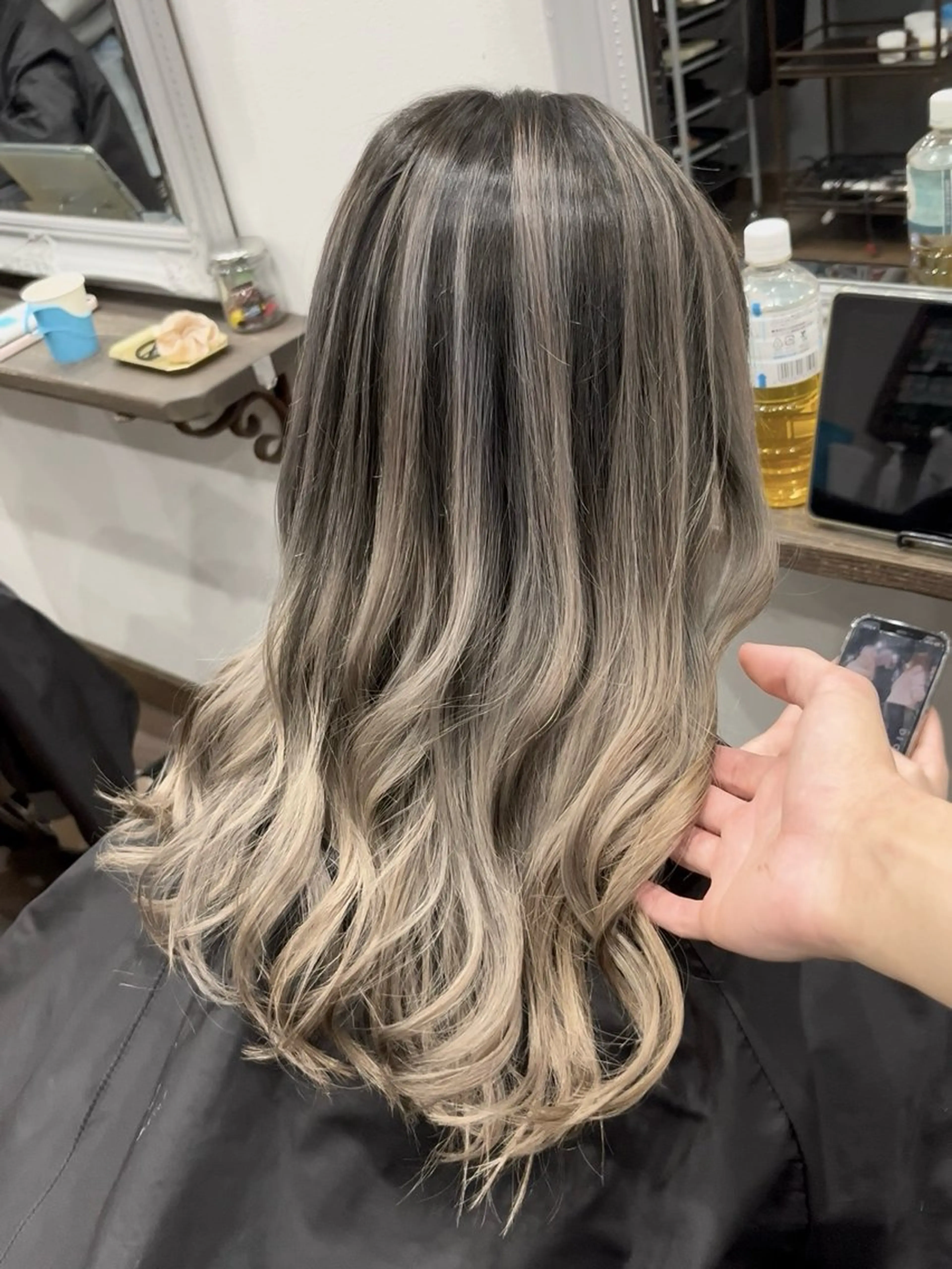 ロング カラー バレイヤージュ レイヤーカット カット ヘアカラー バレイヤージュモデル 募集中宮本宗嵩のヘアスタイル