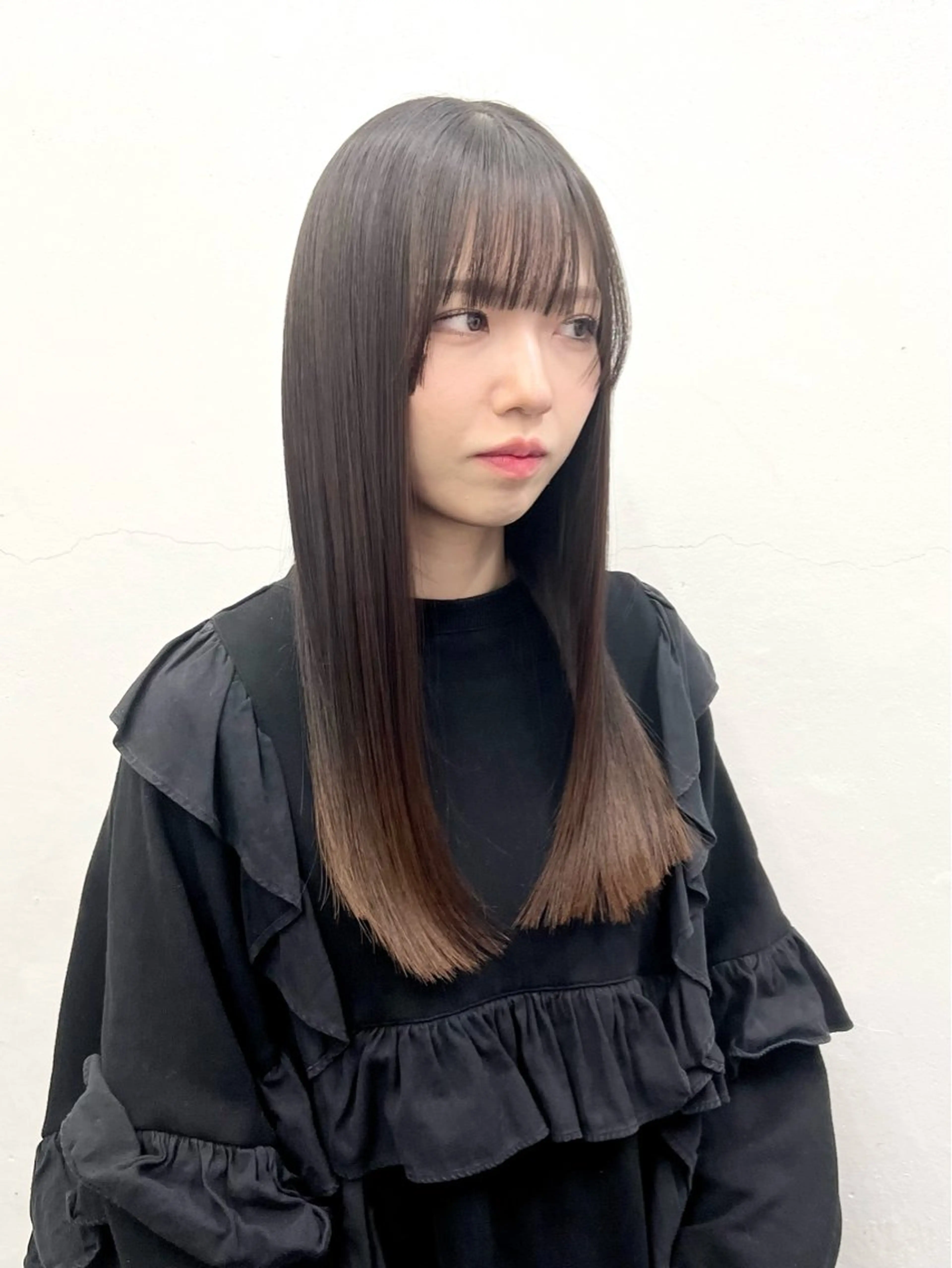 ミディアム カラー 黒髪 ブルーカラー ブルーブラック ブラウンカラー ケアカラー カット ヘアカラー トリートメント HARU//原宿🤍 リピート率NO.1のヘアスタイル