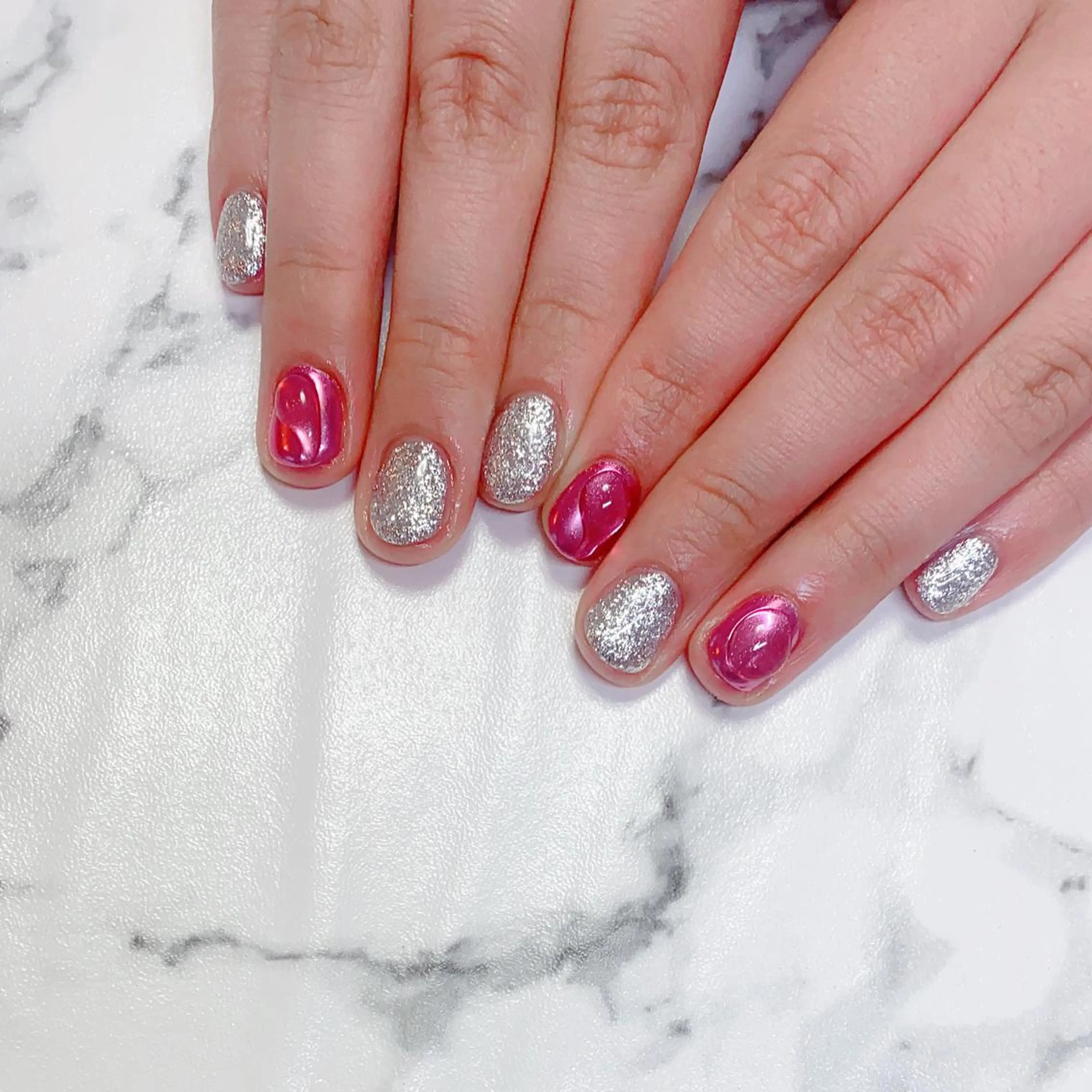 ロング カラー ネイル ピンクカラー アートネイル ミラーネイル ピンク Q Free nailsのネイルデザイン