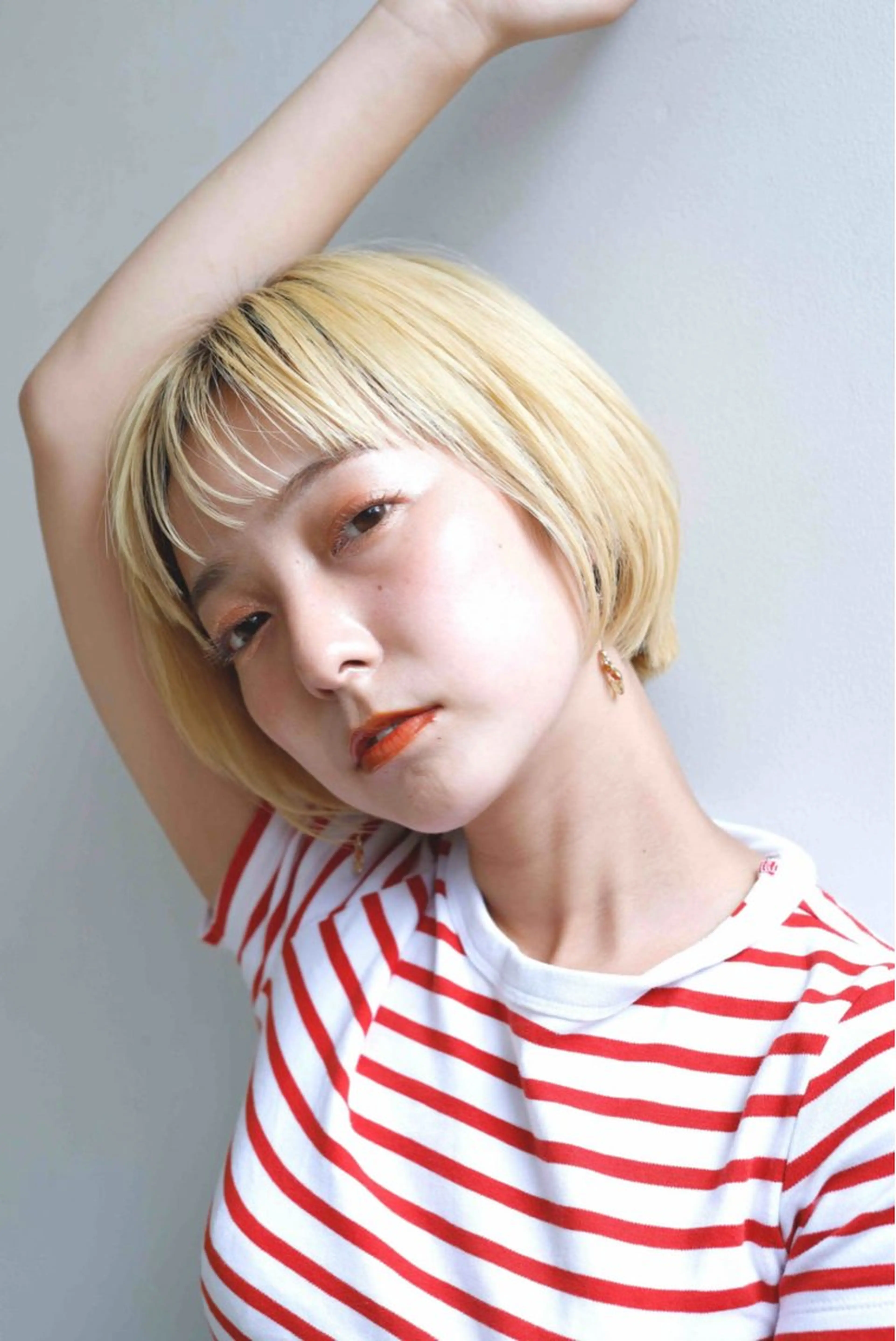 ミディアム カラー ハイトーンカラー ワイドバング ROKKAN所属・ROKKAN motoのヘアスタイル