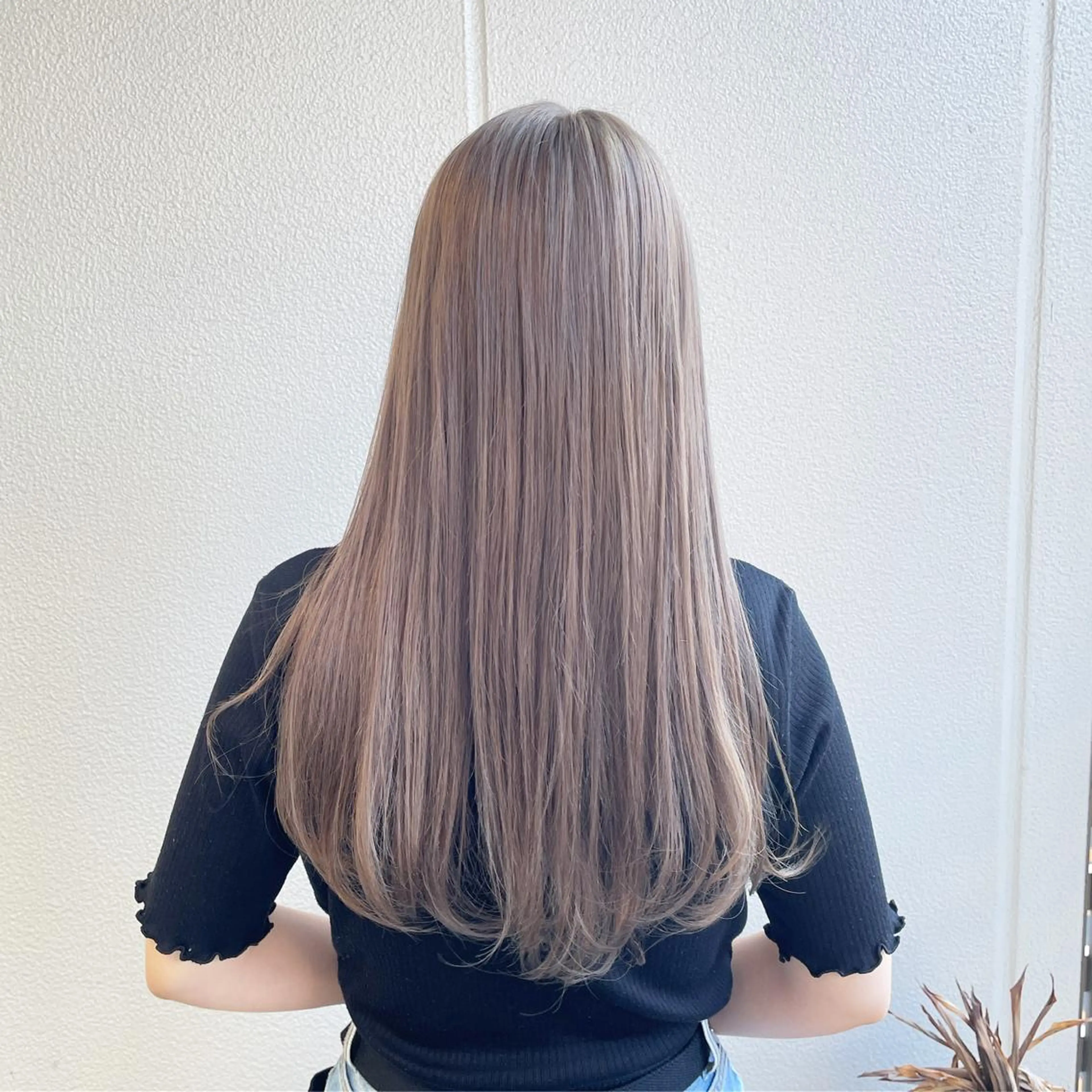 ロング カラー ヘアアレンジ ベージュカラー ミルクティーベージュ ヘアカラー トリートメント ヘッドスパ ヘアセット 艶髪✨寒色カラー✨ 翁長孝輔のヘアスタイル