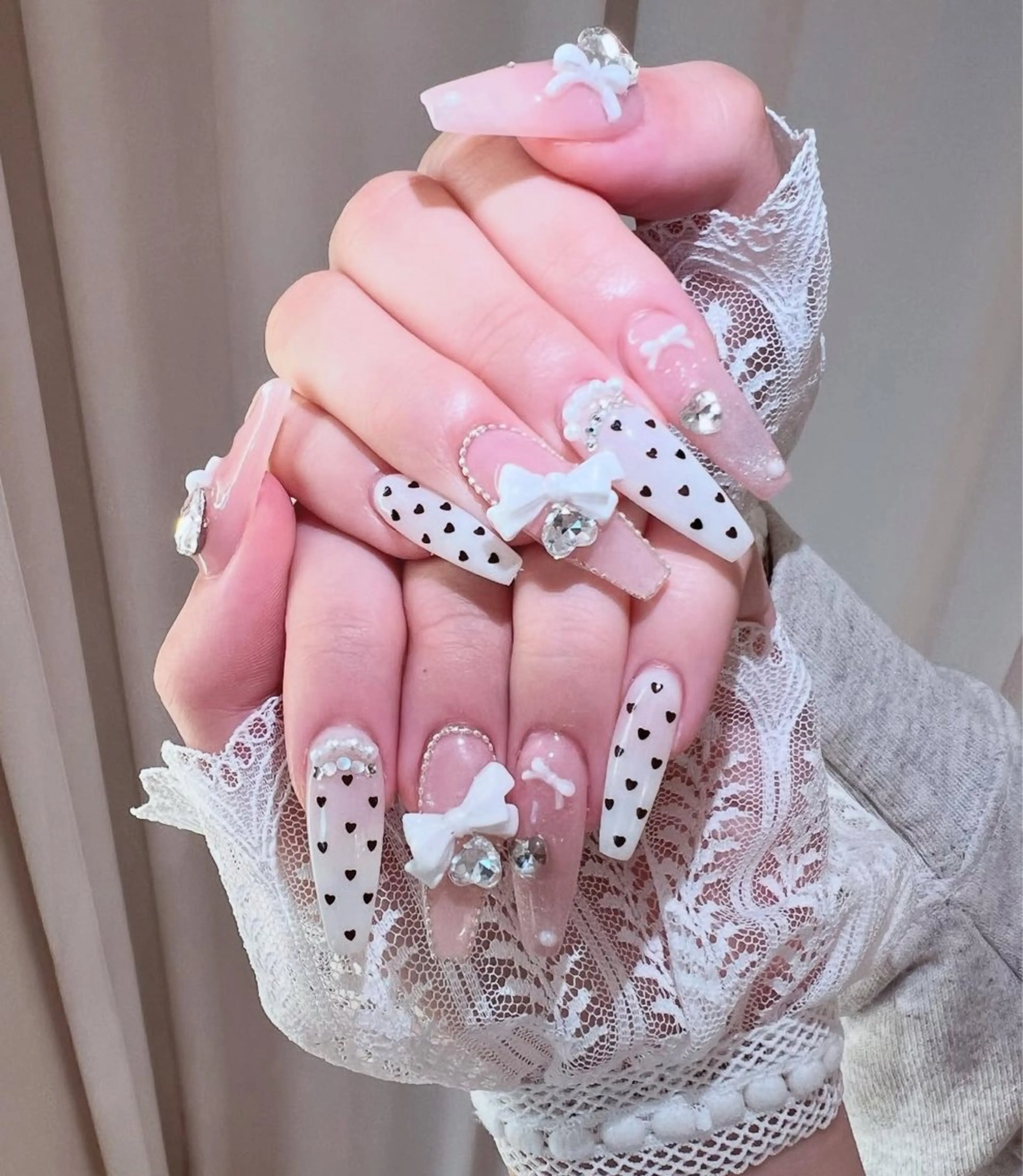 ネイル キラキラネイル マグネットネイル ミラーネイル ニュアンスネイル 春ネイル ハンドネイル Lina nail所属・Lunaa 池袋のネイルデザイン