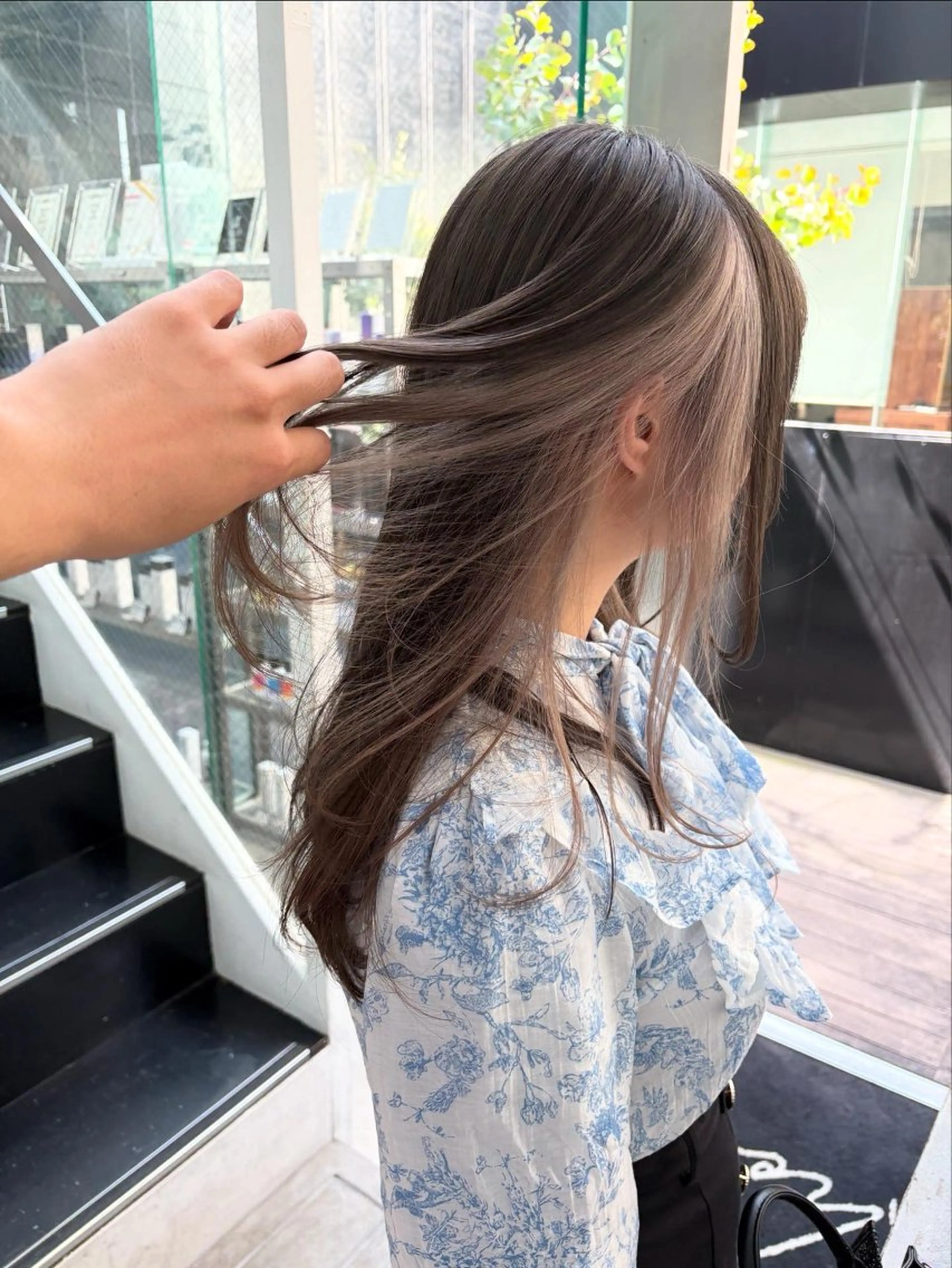 ロング カラー ベージュカラー ブリーチ インナーカラー ホワイトベージュ レイヤーカット カット ヘアカラー トリートメント インナーカラー/天神 ブリーチ/吉田のヘアスタイル