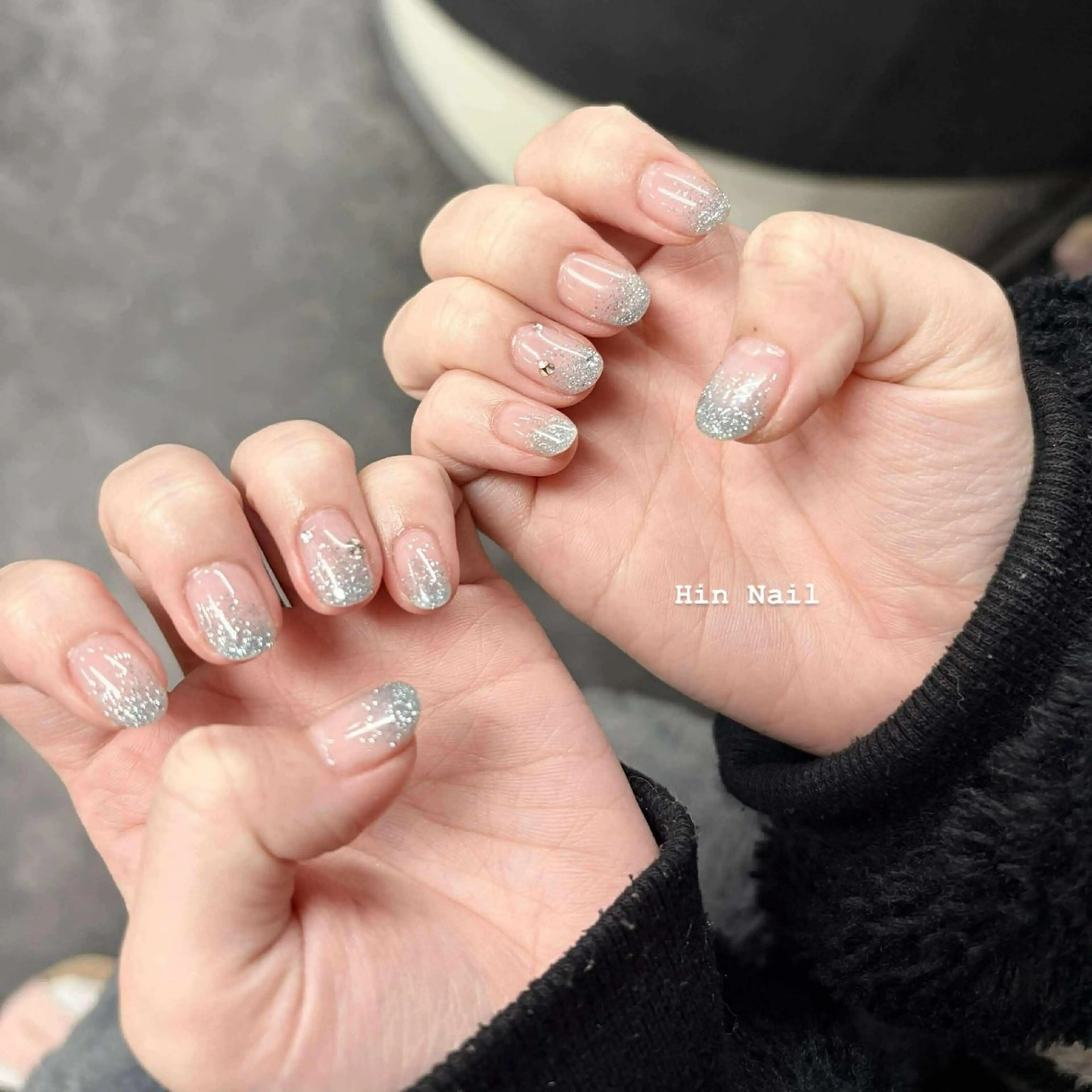 ネイル ボルドー チークネイル フレンチネイル グラデーション キラキラネイル ハンドネイル Hin  Nail所属・Hin Nail Salonのネイルデザイン