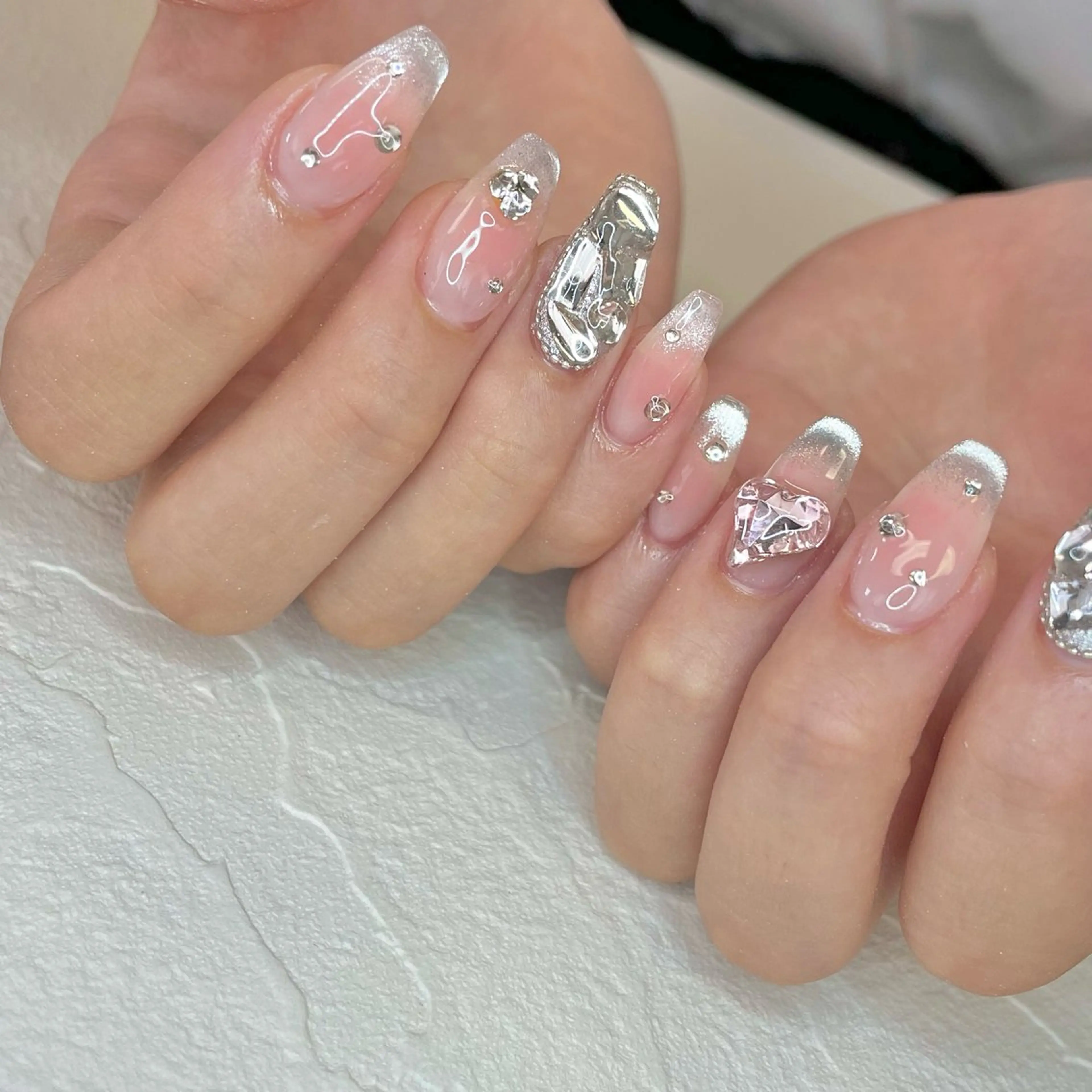 ネイル b'6 by Stir所属・b'6 SAKINAのネイルデザイン