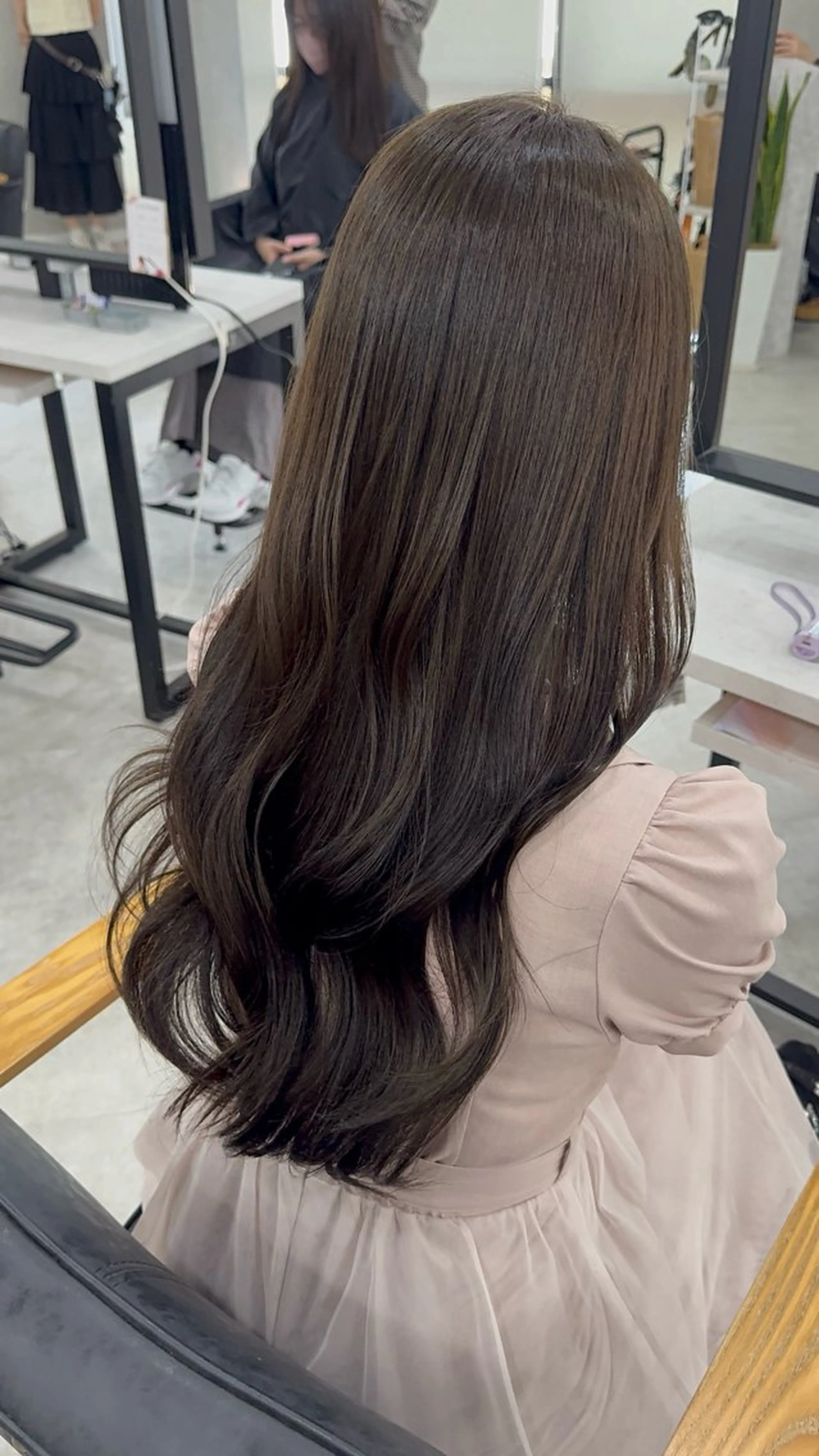 ロング カラー アッシュ アッシュブラウン ベージュカラー 黒髪 ブリーチ カット ヘアカラー トリートメント 赤み無し柔らかカラー 【梅田】madokaのヘアスタイル