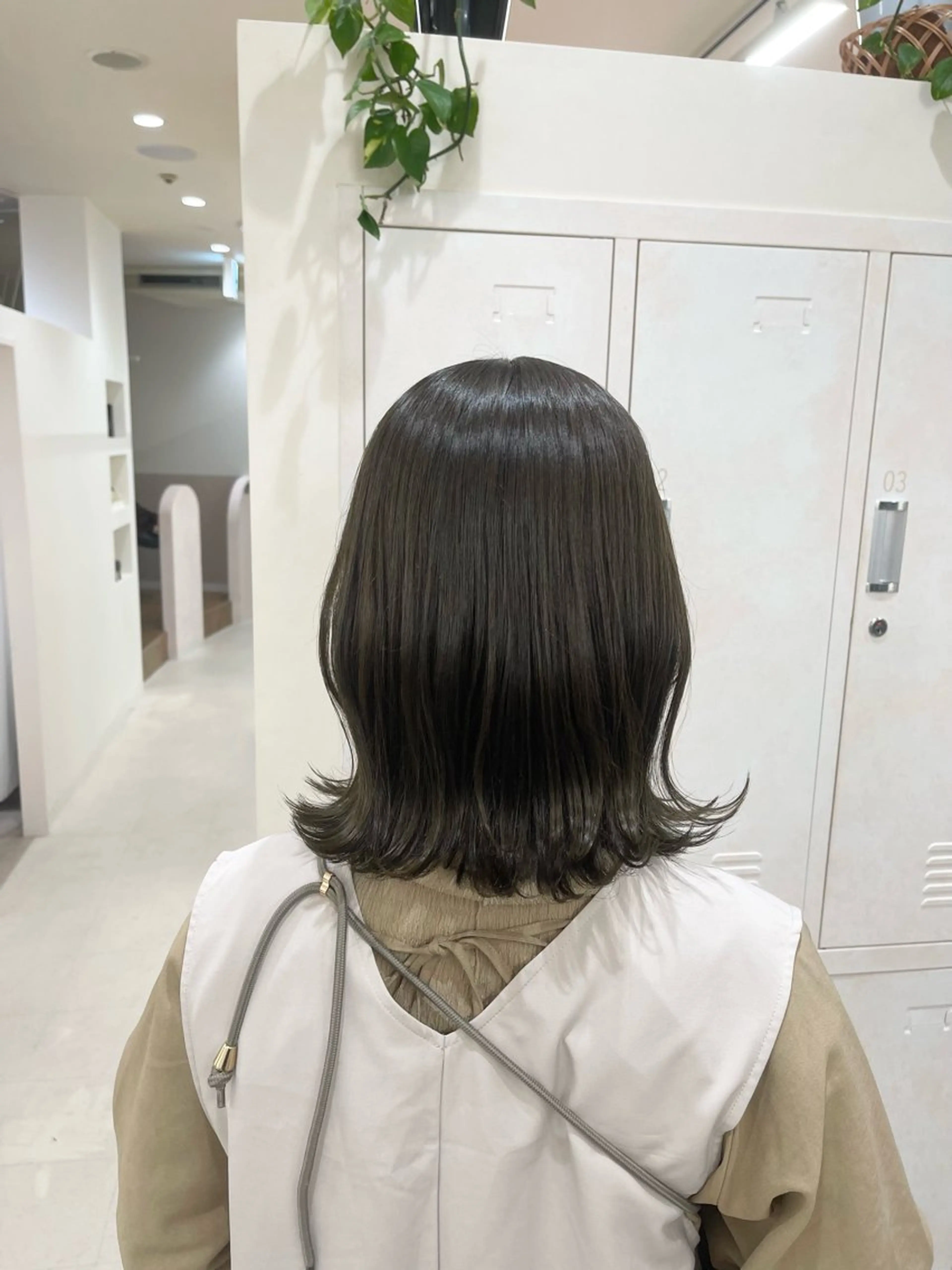 ミディアム カット ヘアカラー トリートメント 東梅田エリアカラー ヘアセットNo. 1のヘアスタイル