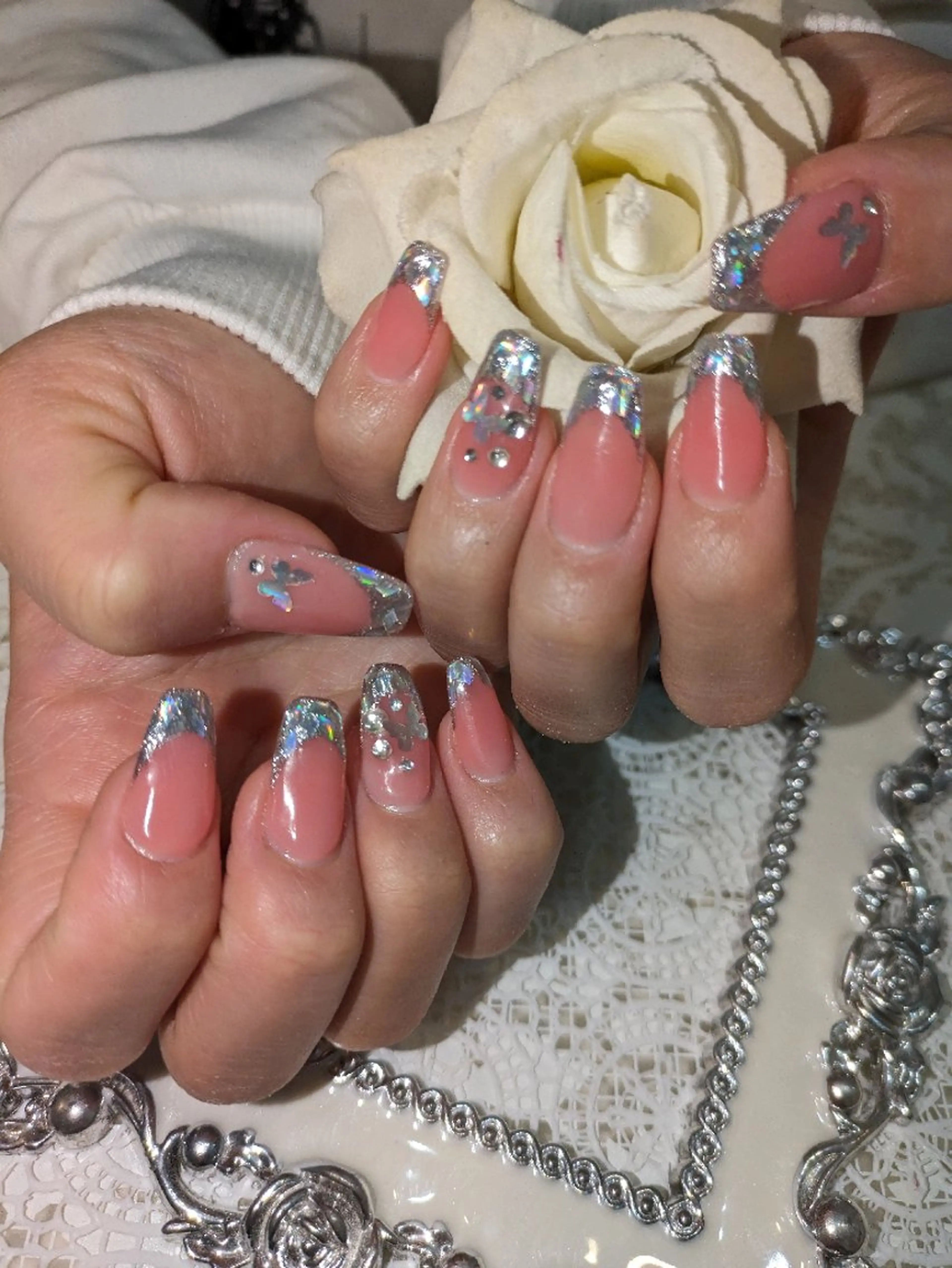 ネイル エステとネイル ローズコンフォートのネイルデザイン