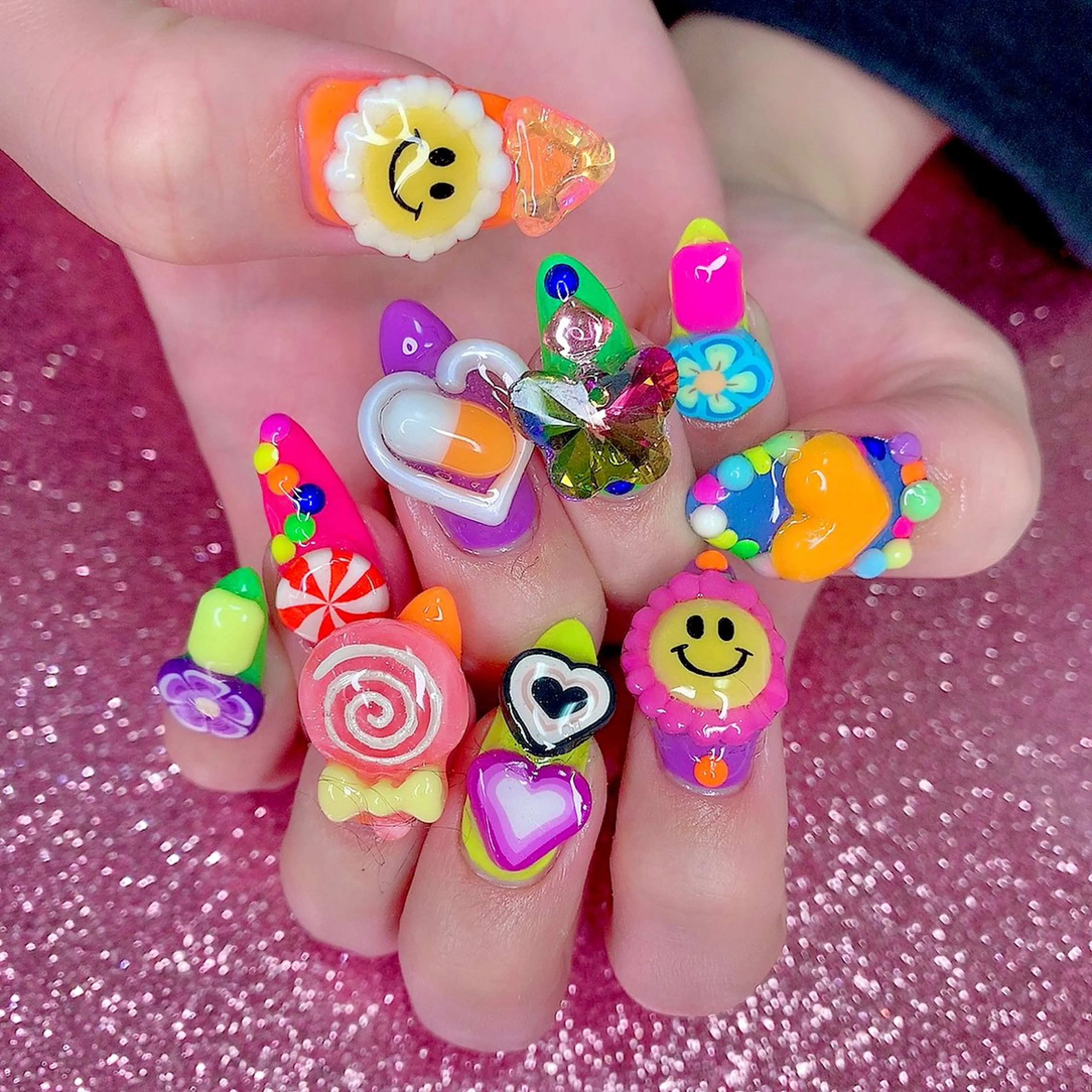 ネイル キラキラネイル 韓国ネイル 持ち込み ストーンネイル シェアサロンLei.g(レイジー)所属・3Dアートネイル💗 都築レナのネイルデザイン