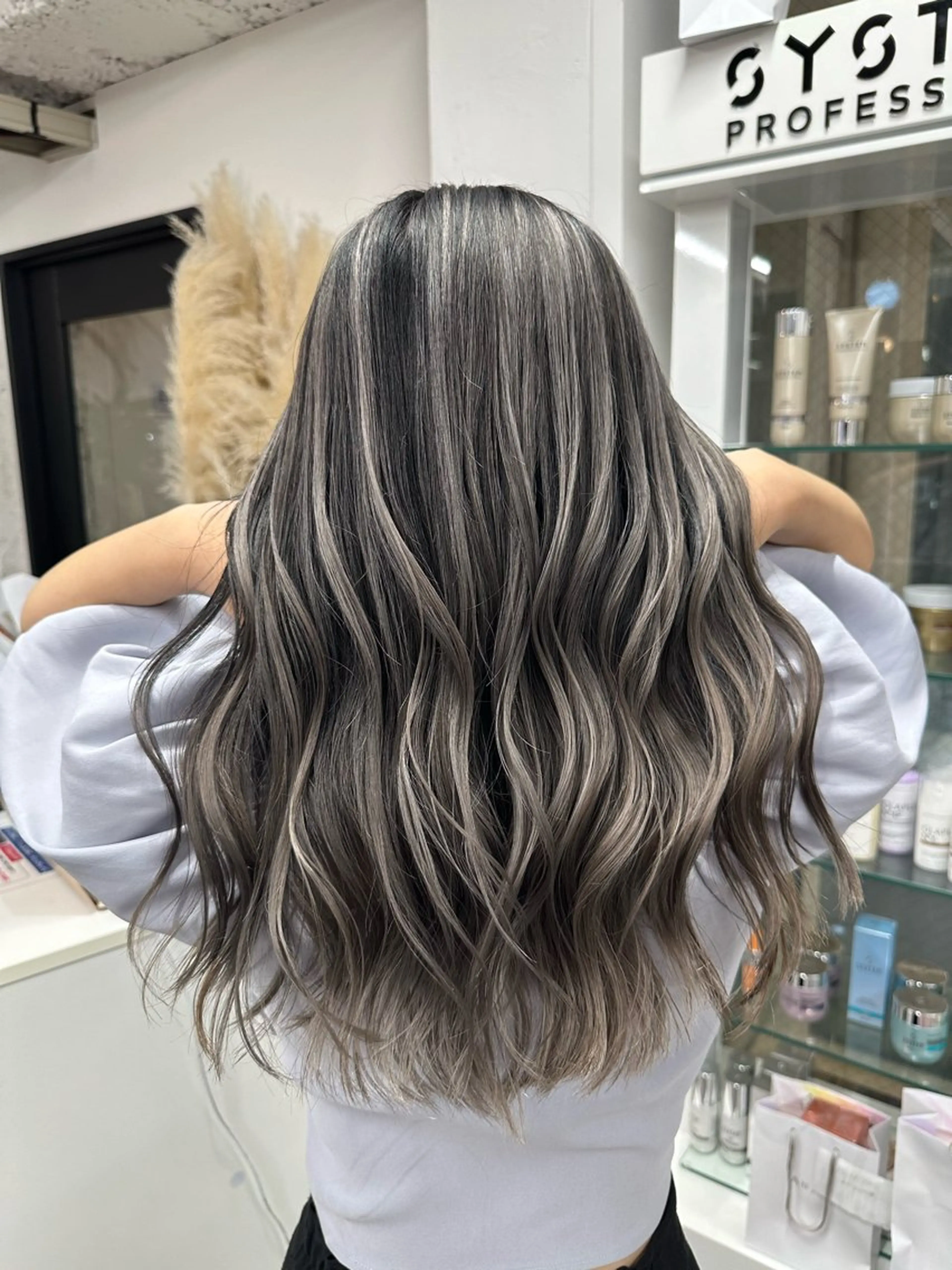 ミディアム カラー ヘアアレンジ ヘアカラー トリートメント 久米 治仁のヘアスタイル