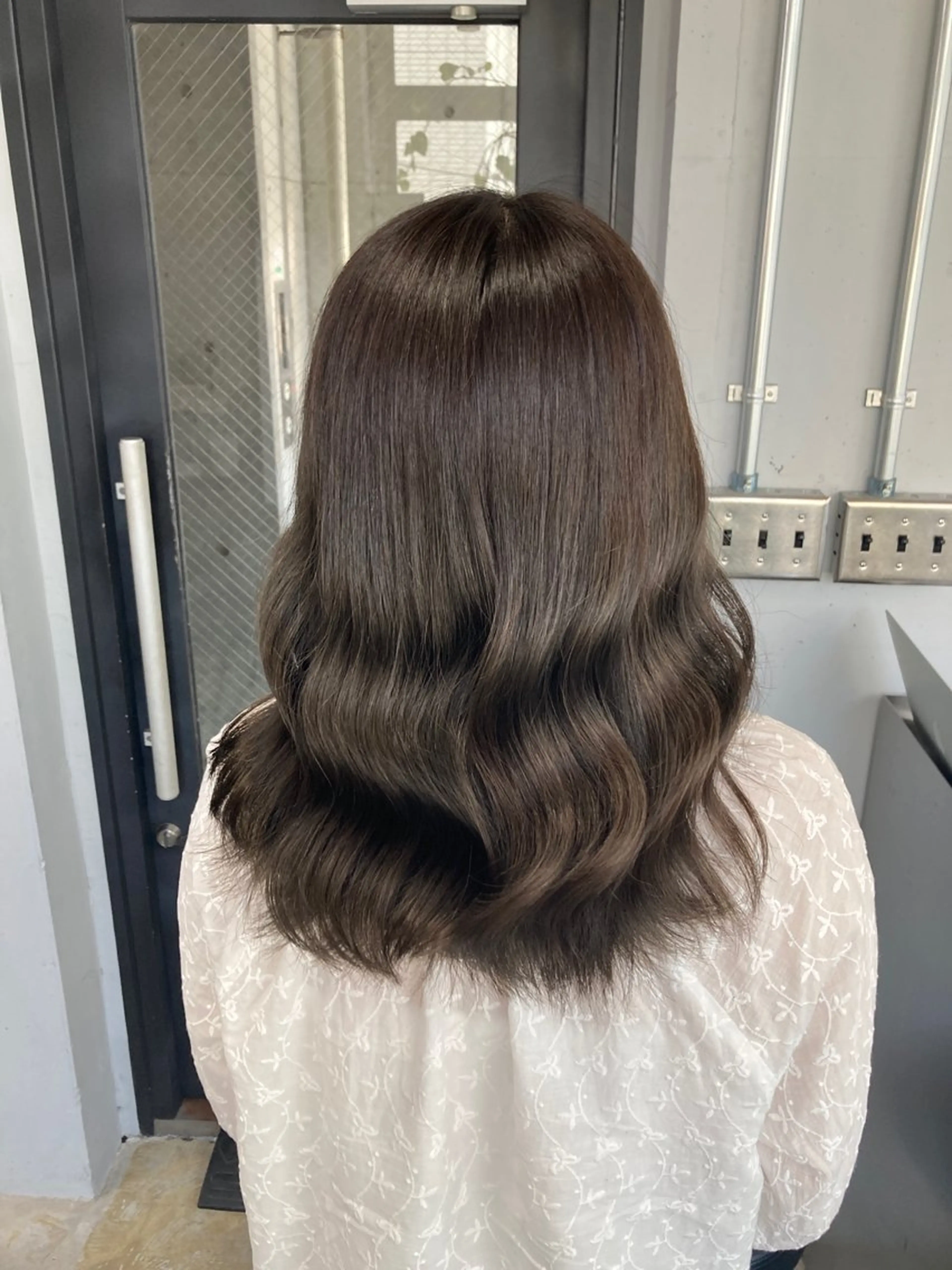 ミディアム 髪質改善 縮毛矯正 トリートメント 酸熱トリートメント カット ヘアカラー トリートメント 新井 広樹のヘアスタイル