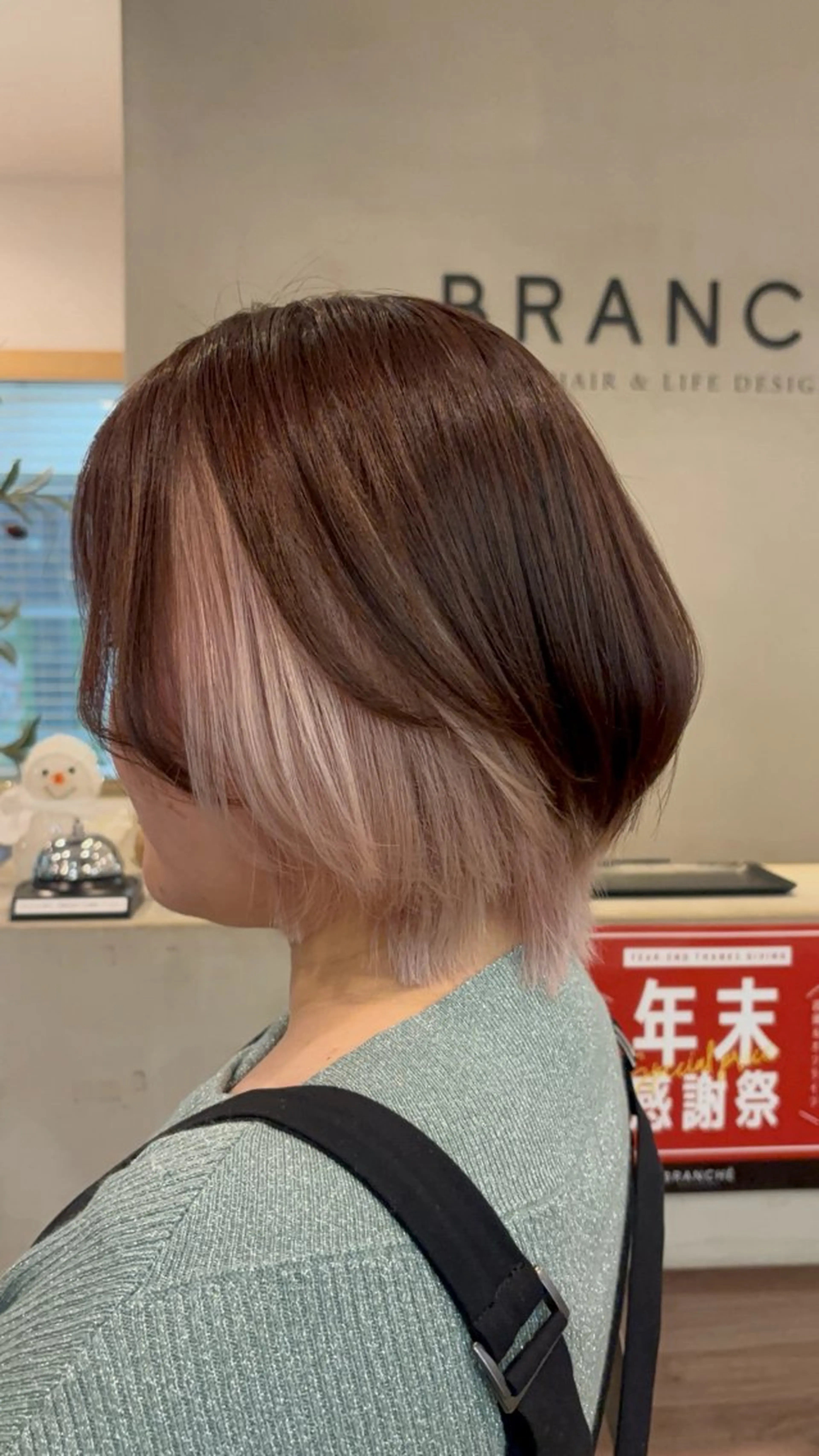 ショート カラー インナーカラー ピンクカラー ホワイトピンク 髙木琉菜 レイヤー／髪質改善のヘアスタイル