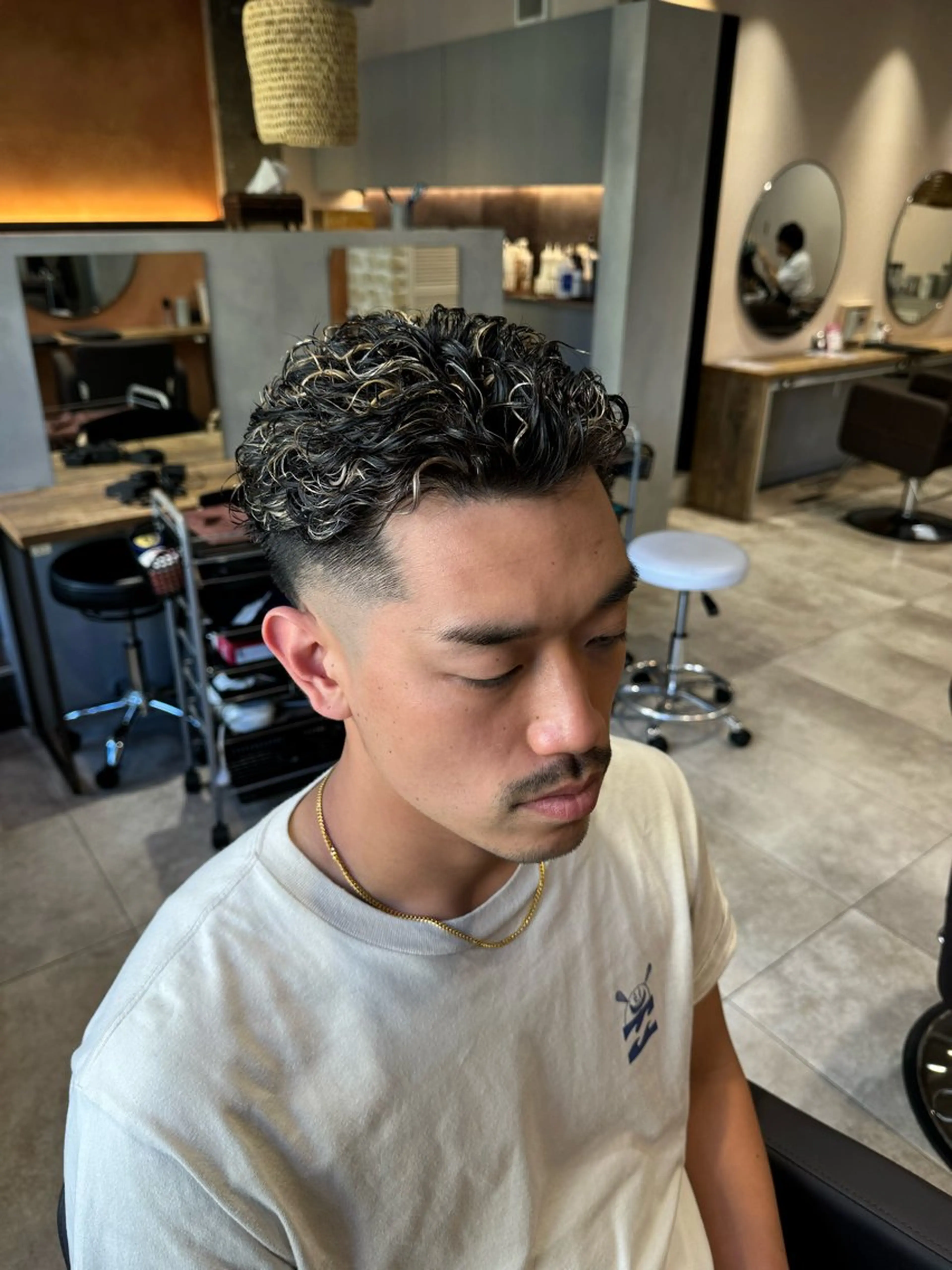 ショート ハイライト カット ヘアカラー パーマ メンズ特化 TAKUYAのヘアスタイル